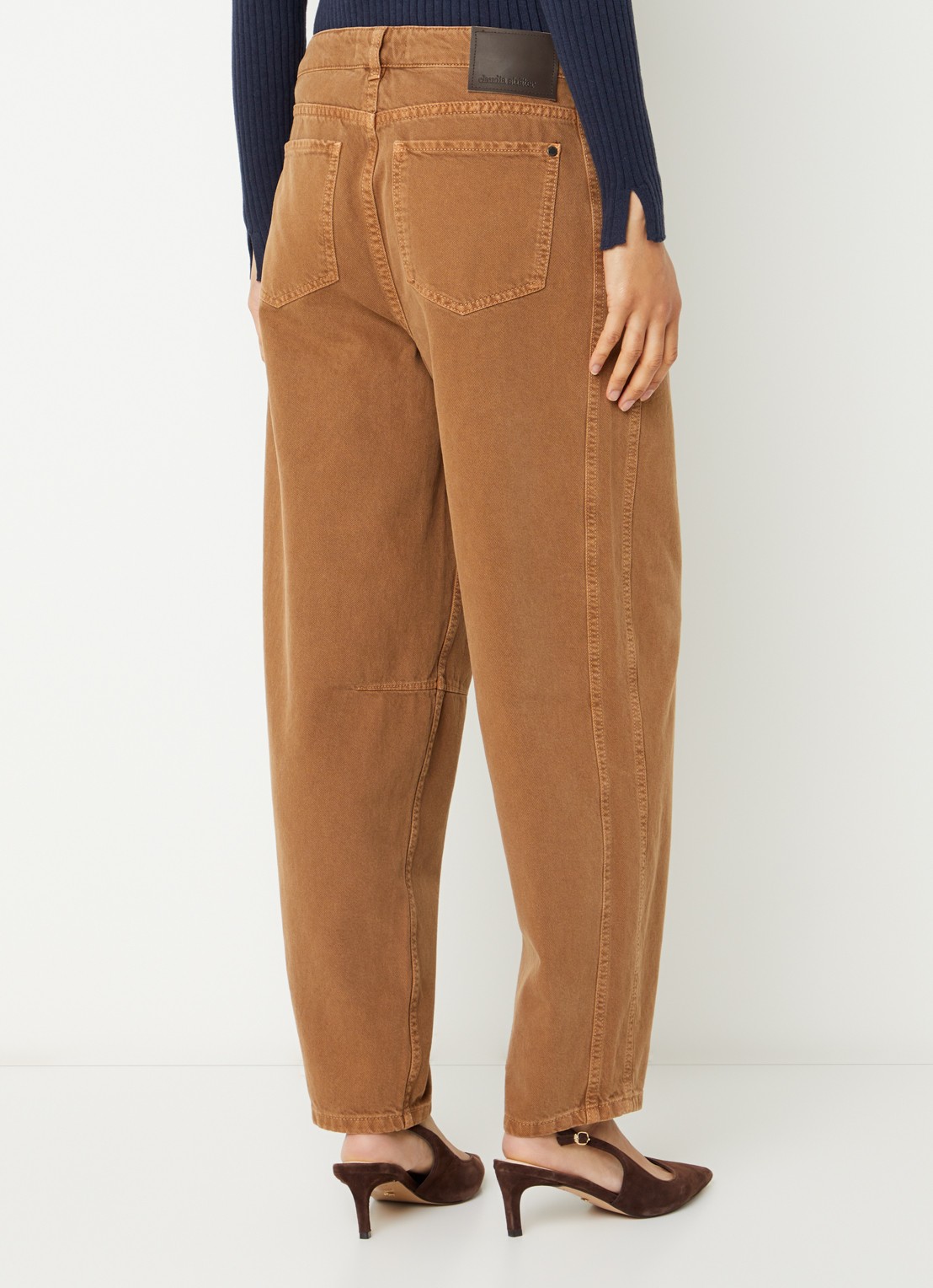 Claudia Sträter Mid waist tapered fit jeans met gekleurde wassing - achterkant cognac
