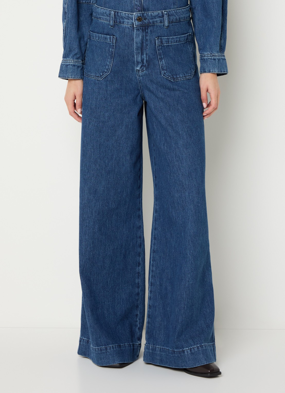 Claudia Sträter Mid waist wide fit jeans met medium wassing - detail indigo