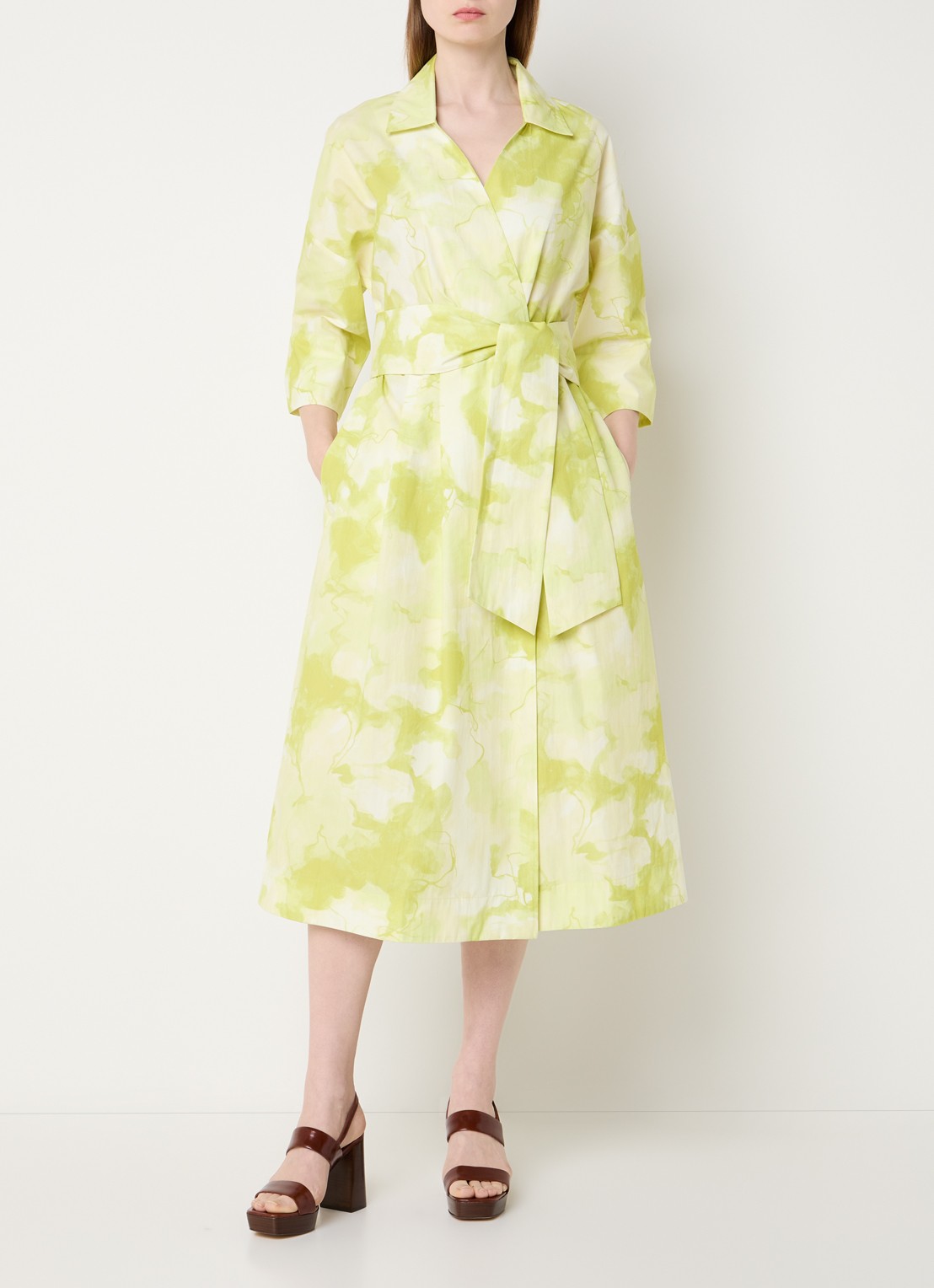 Claudia Sträter Midi A-lijn blousejurk met tie-dye dessin - detail neongroen