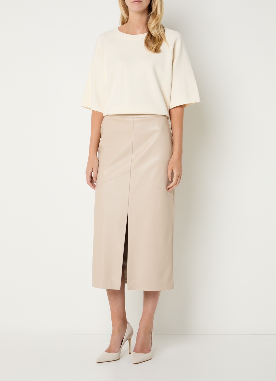 Claudia Sträter Midi rok van imitatieleer met split en steekzakken - voorkant 3 beige
