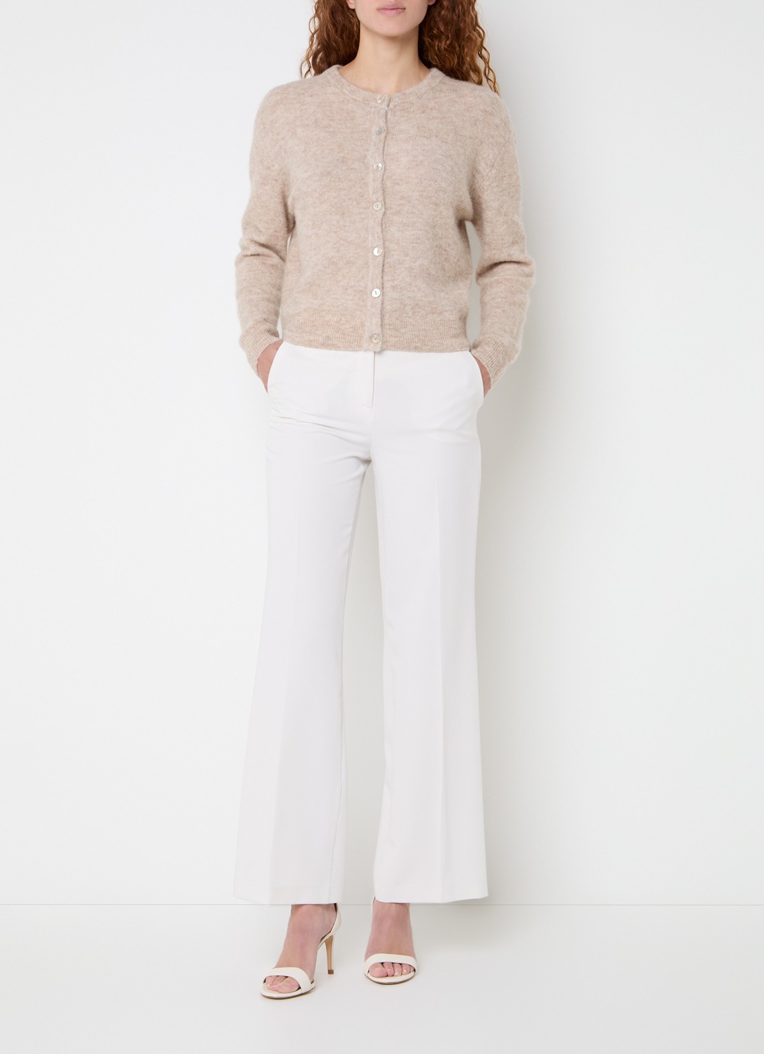 Claudia Sträter Noos fijngebreid vest in alpaca wolblend - voorkant 4 beige