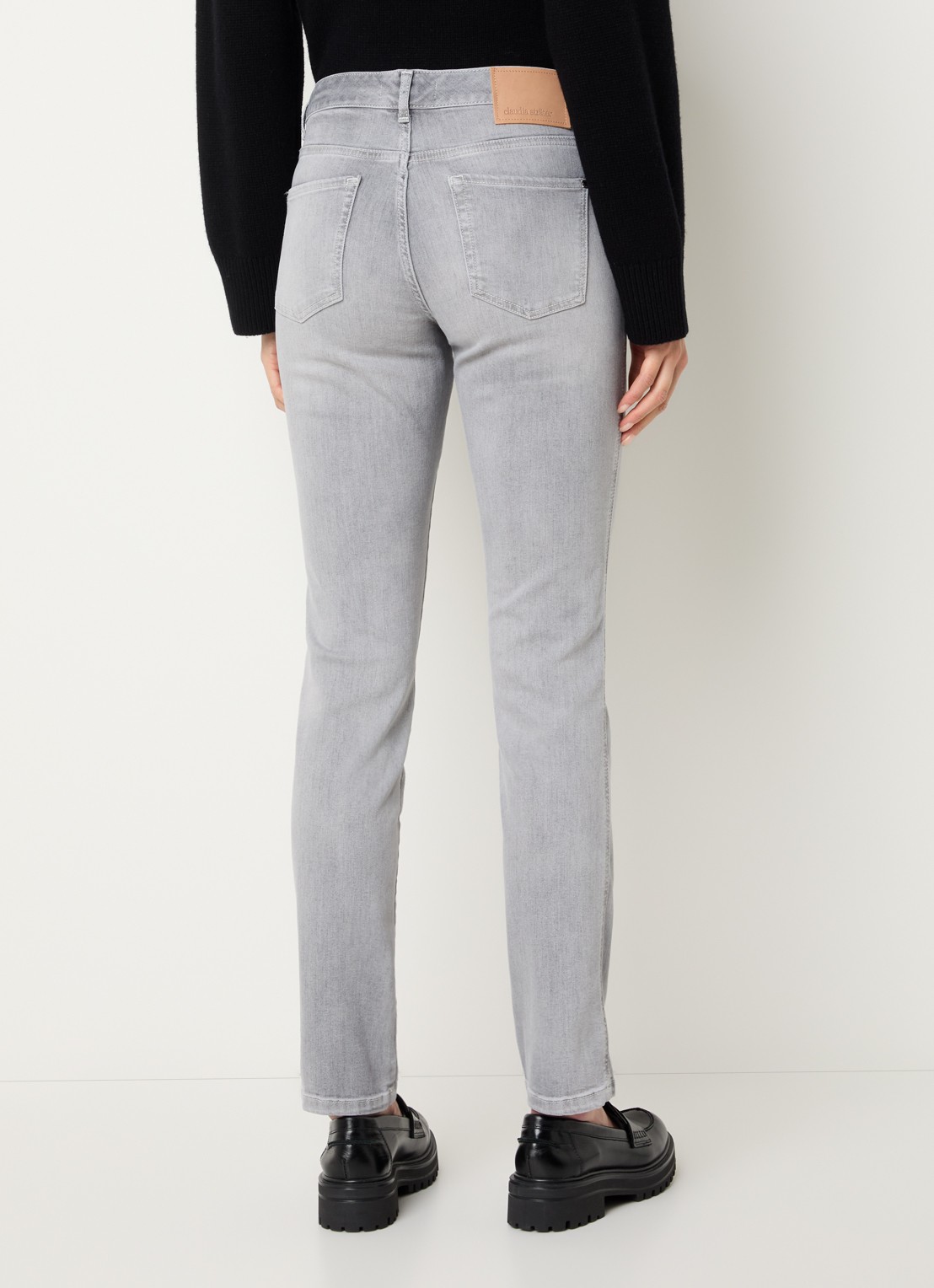 Claudia Sträter Sue mid waist slim fit jeans met gekleurde wassing - achterkant 3 lichtgrijs
