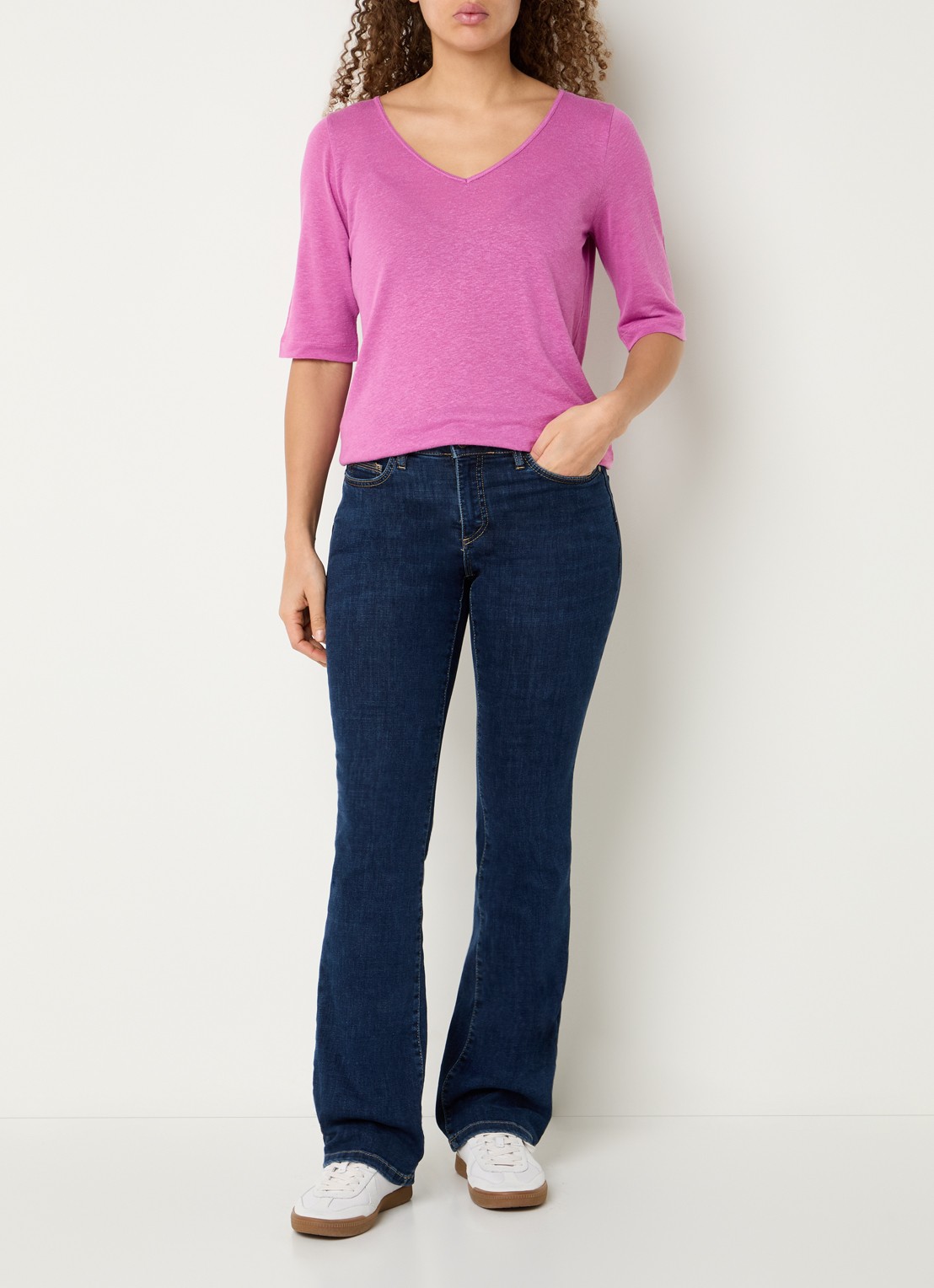Claudia Sträter T-shirt in linnenblend met V-hals - voorkant 4 roze