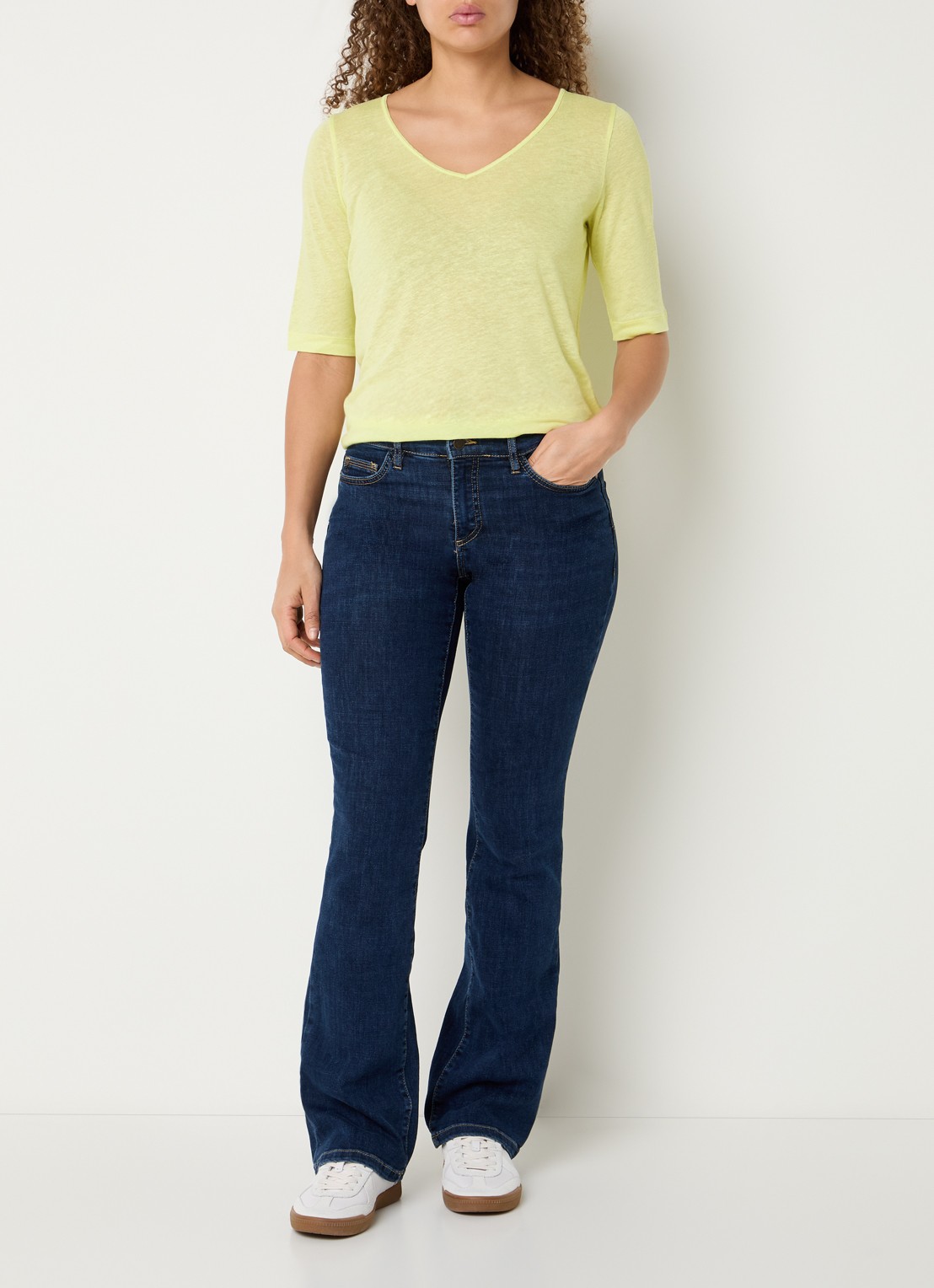Claudia Sträter T-shirt in linnenblend met V-hals - voorkant 3 neongroen