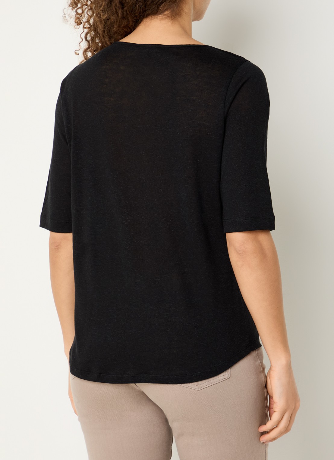 Claudia Sträter T-shirt in linnenblend met V-hals - achterkant zwart
