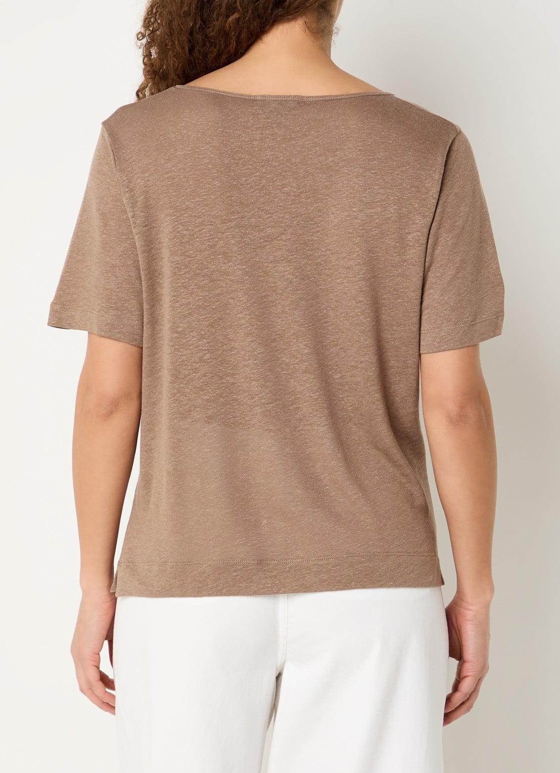 Claudia Sträter T-shirt in linnenblend met V-hals - achterkant lichtbruin