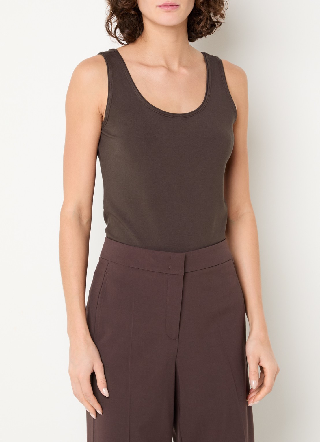 Claudia Sträter Tanktop met ronde hals - detail 2 chocoladebruin