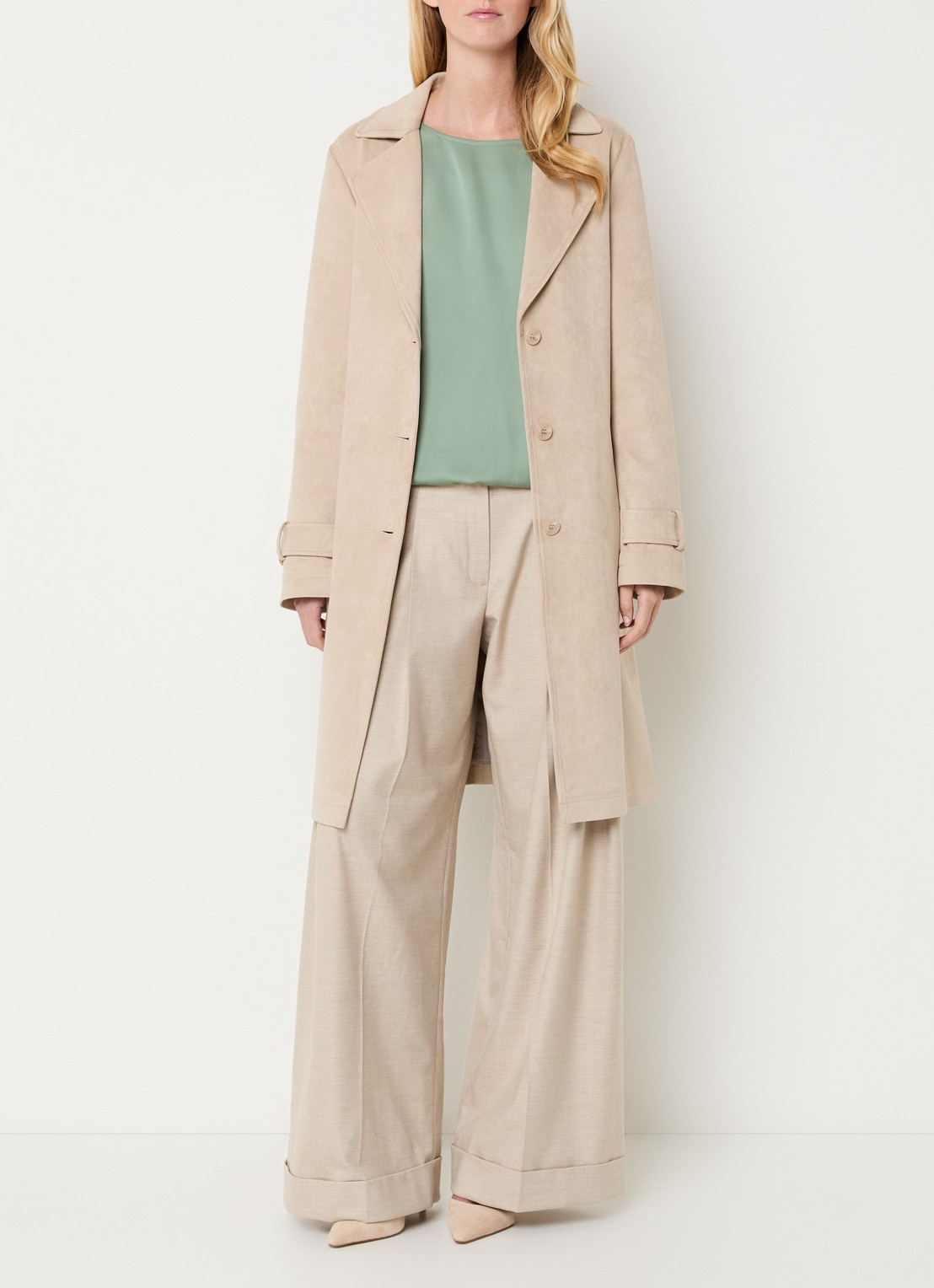 Claudia Sträter Trenchcoat van imitatiesuède met steekzakken - voorkant 2 beige