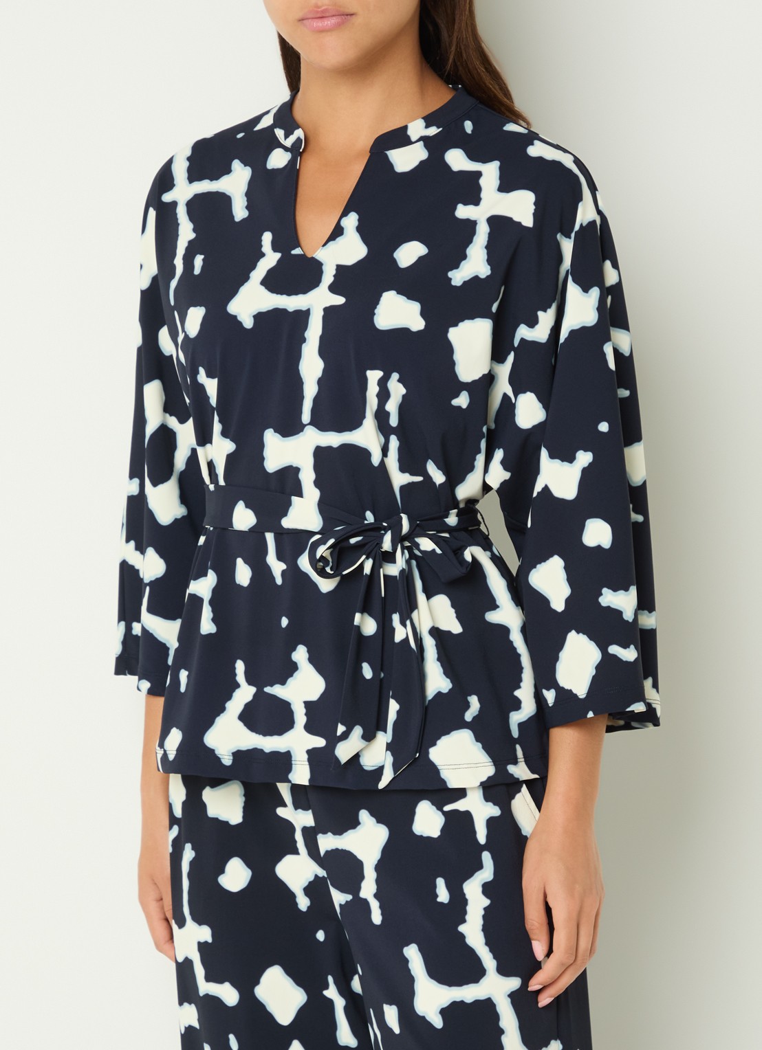Claudia Sträter Tuniek met strikceintuur en print - detail 2 donkerblauw