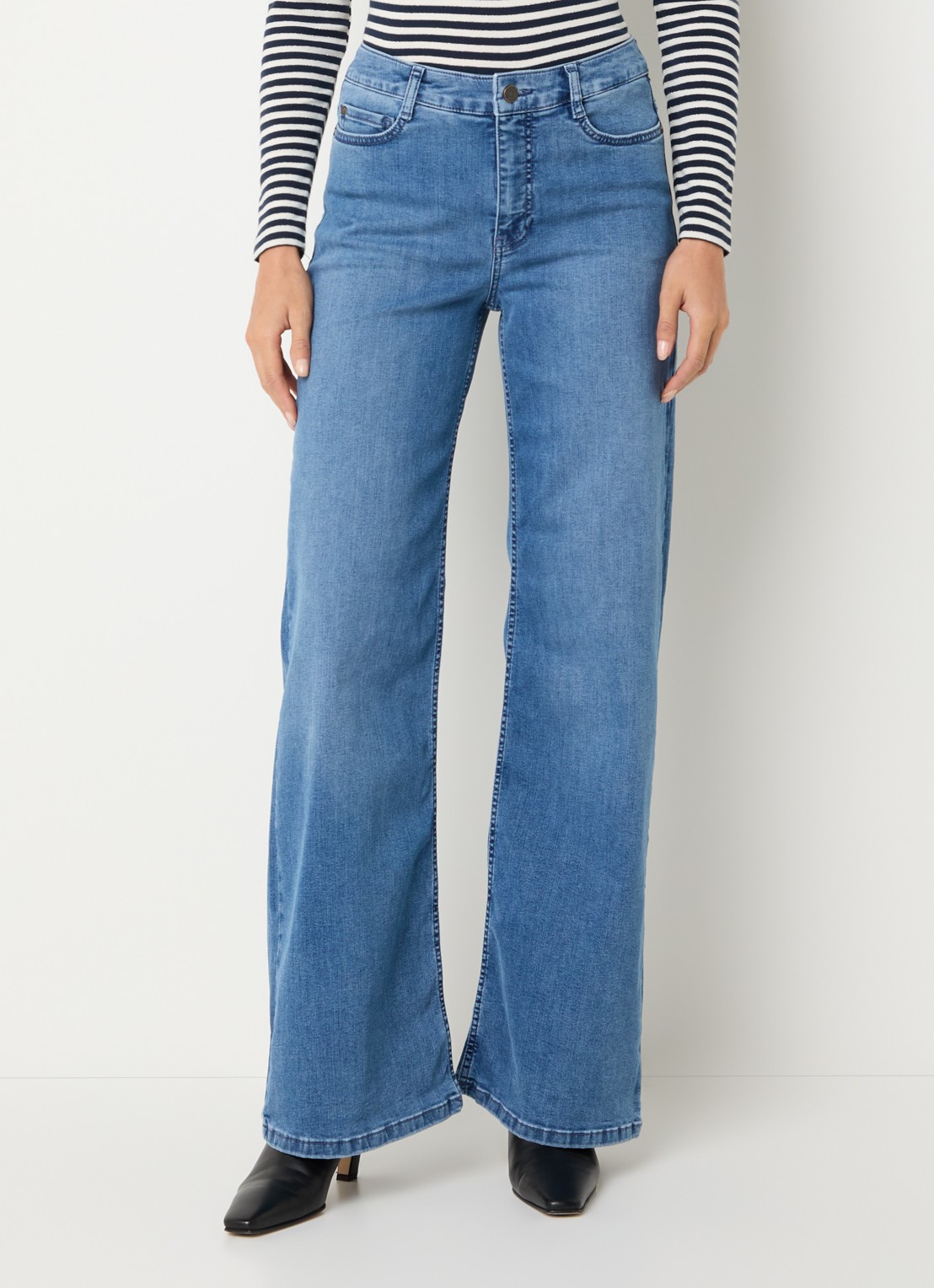 Claudia Sträter Wies mid waist wide leg jeans met medium wassing - detail 2 indigo