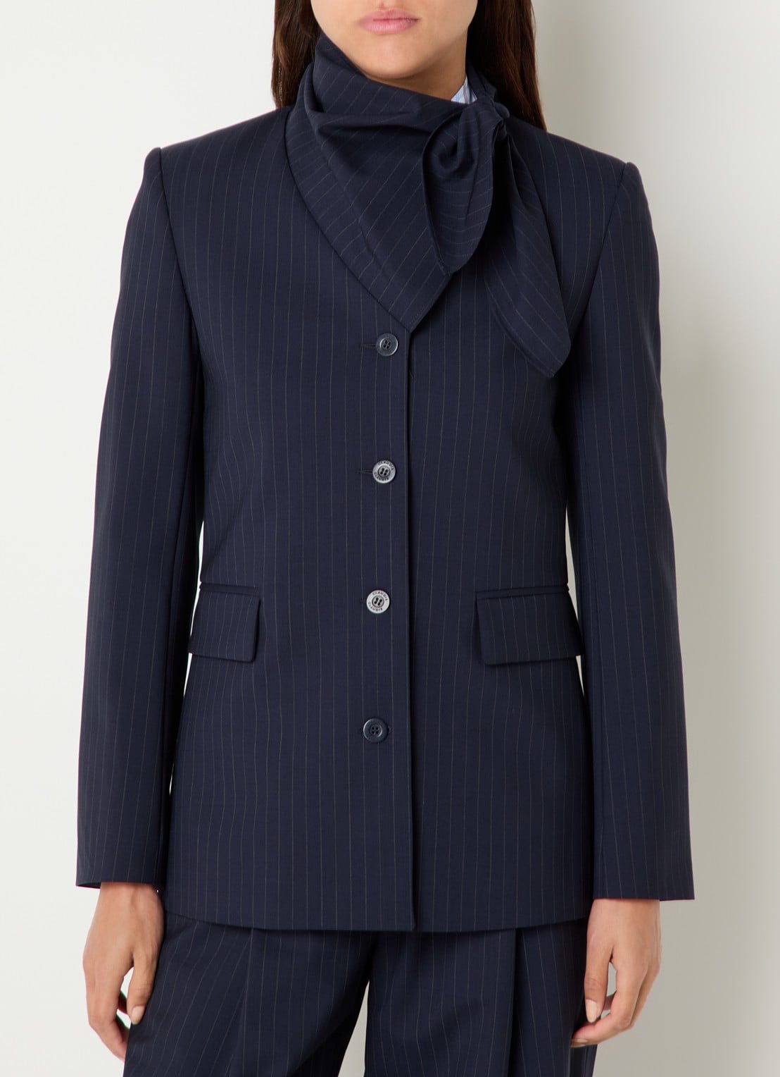 Claudie Pierlot Blazer in wolblend met krijtstreep en sjaalkraag - detail 3 donkerblauw
