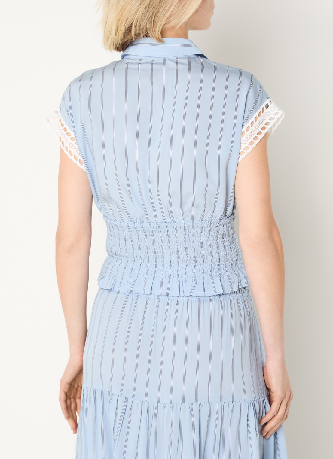 Claudie Pierlot Blouse met streepprint en smockwerk - achterkant 3 staalblauw
