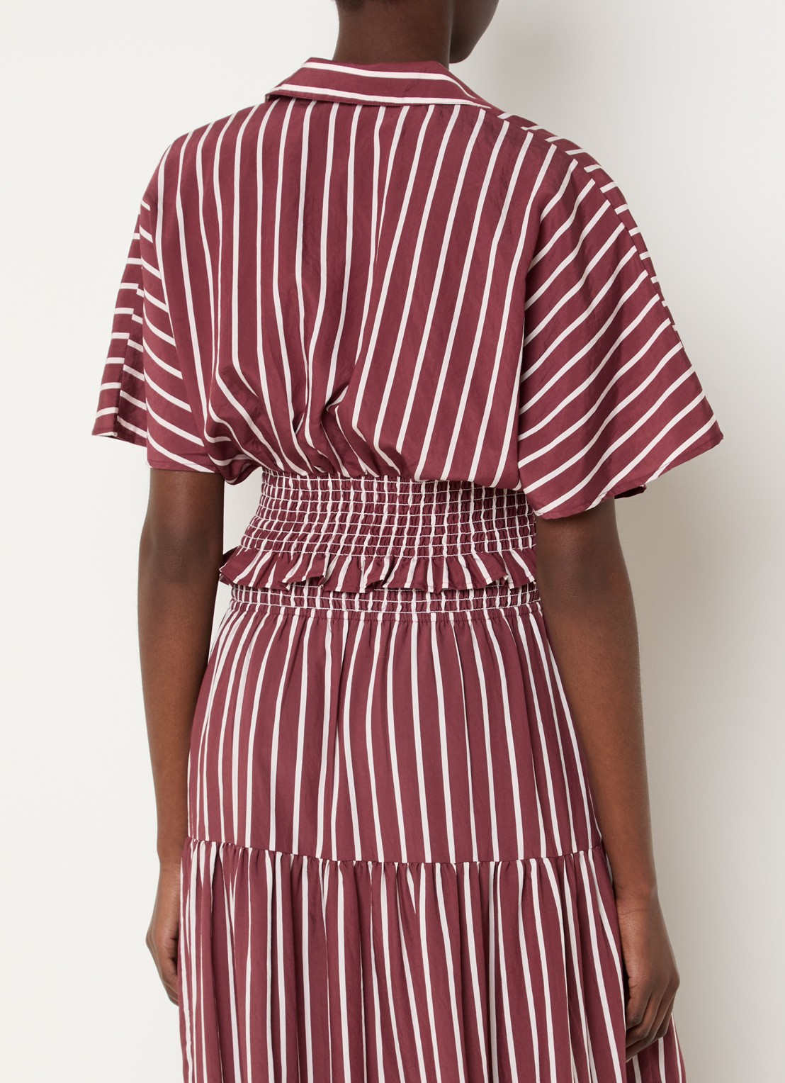 Claudie Pierlot Bomie cropped tuniek met streepprint en smockwerk - achterkant bordeauxrood