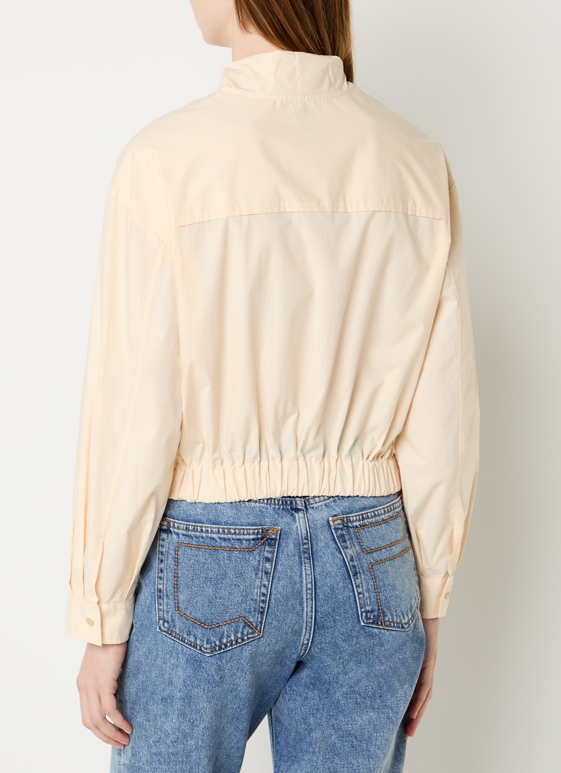 Claudie Pierlot Cally cropped blouse met sjaalkraag - achterkant 4 vanillegeel