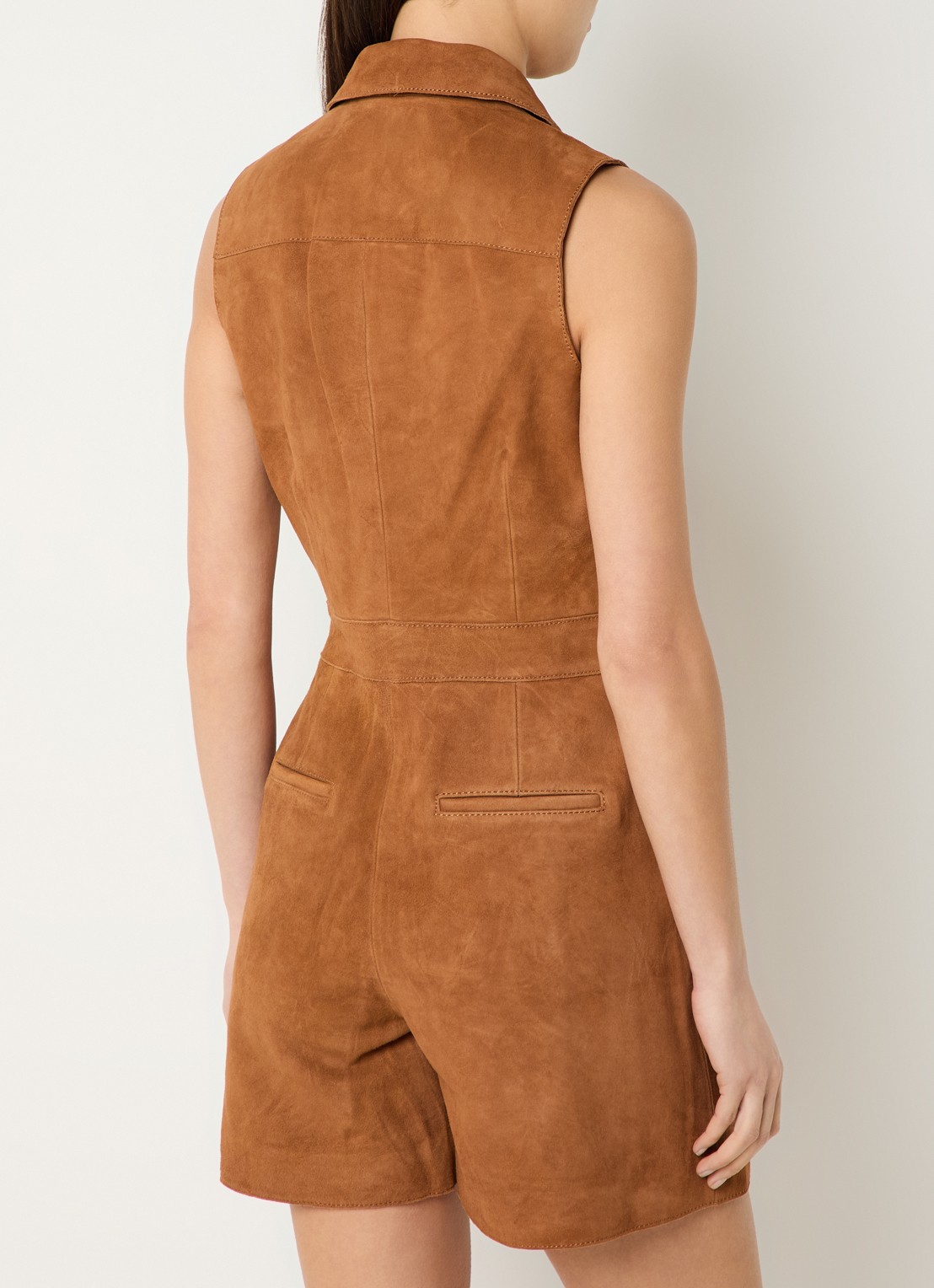 Claudie Pierlot Charline playsuit van geitensuède - achterkant camel