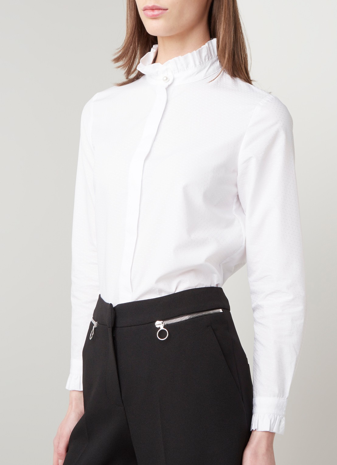 Claudie Pierlot Colombineter blouse met stippendessin en ruches - detail 4 wit