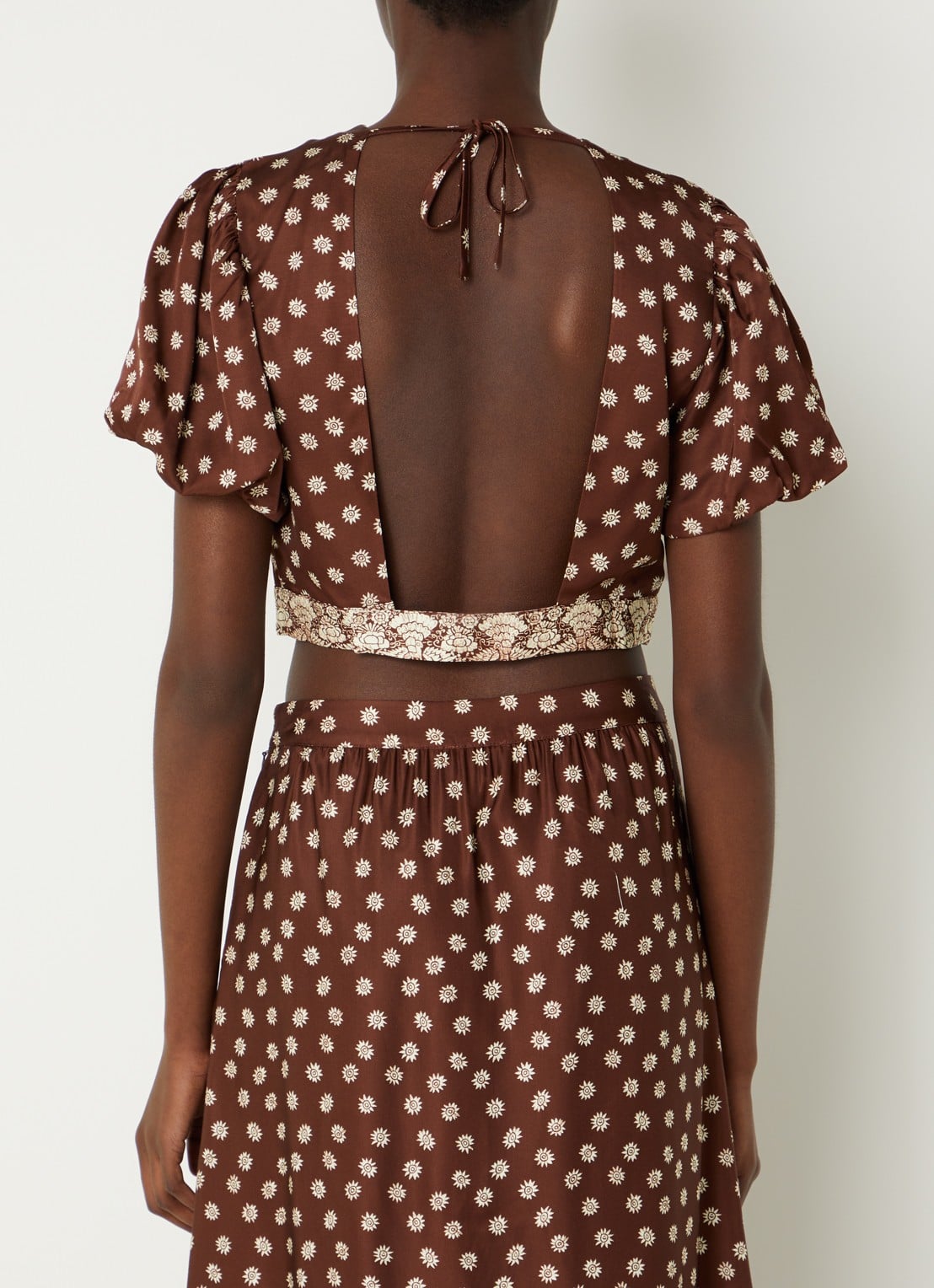 Claudie Pierlot Crop top met bloemenprint en rugdecolleté - achterkant bruin