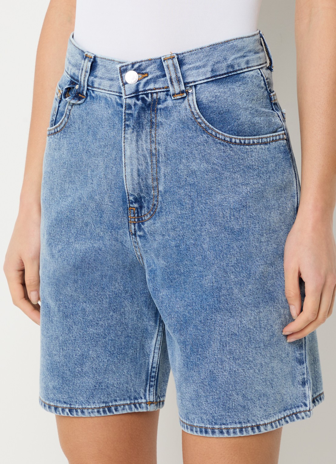 Claudie Pierlot Elona high waist loose fit korte broek met medium wassing - detail 4 indigo