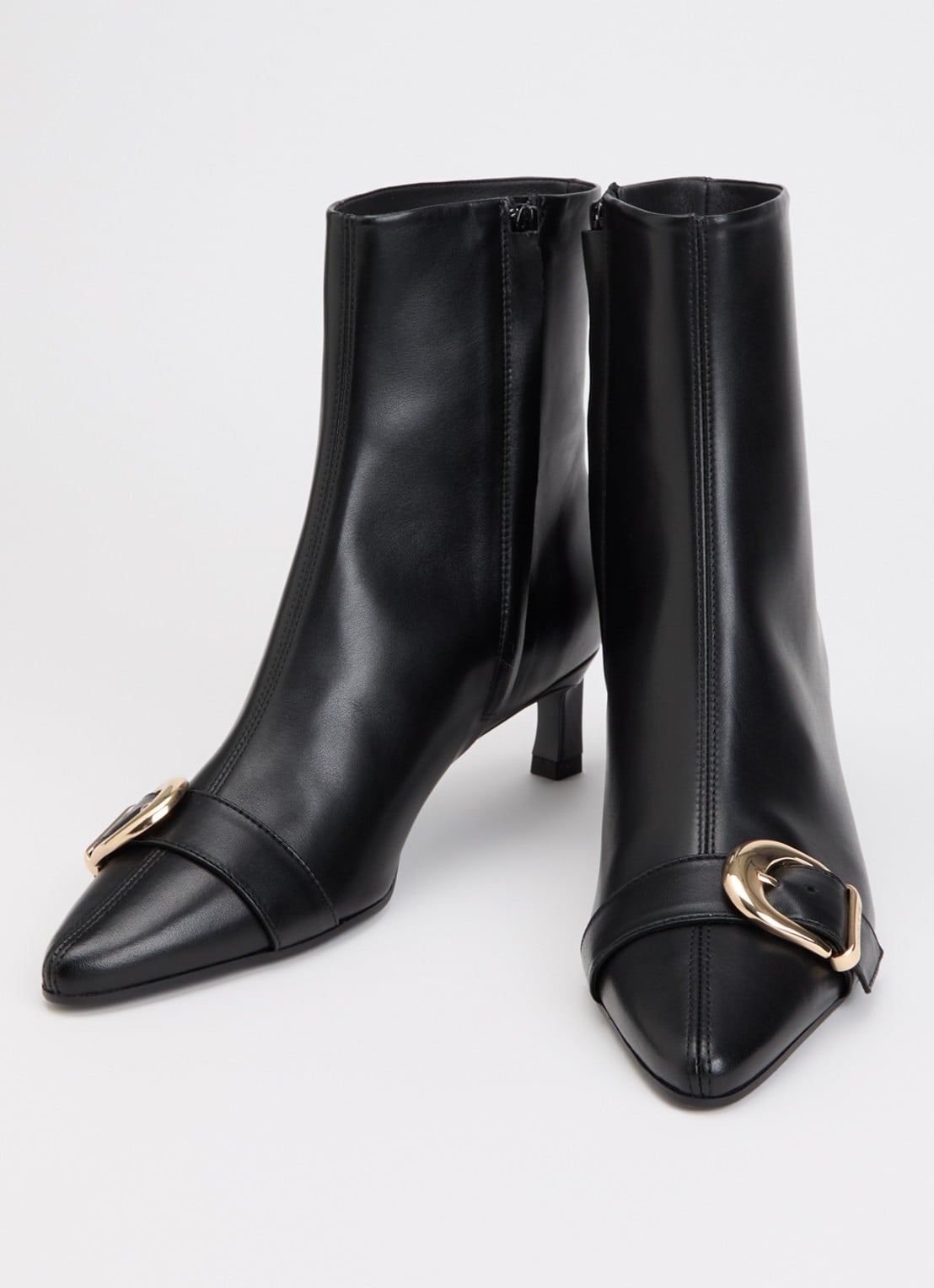 Claudie Pierlot Enkellaarsje van leer met gesp detail - detail 2 zwart