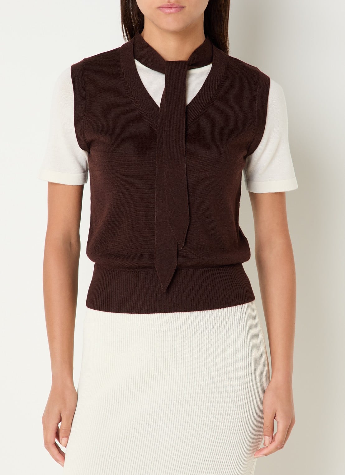 Claudie Pierlot Fijngebreide top in wolblend met sjaalkraag - detail 4 donkerbruin