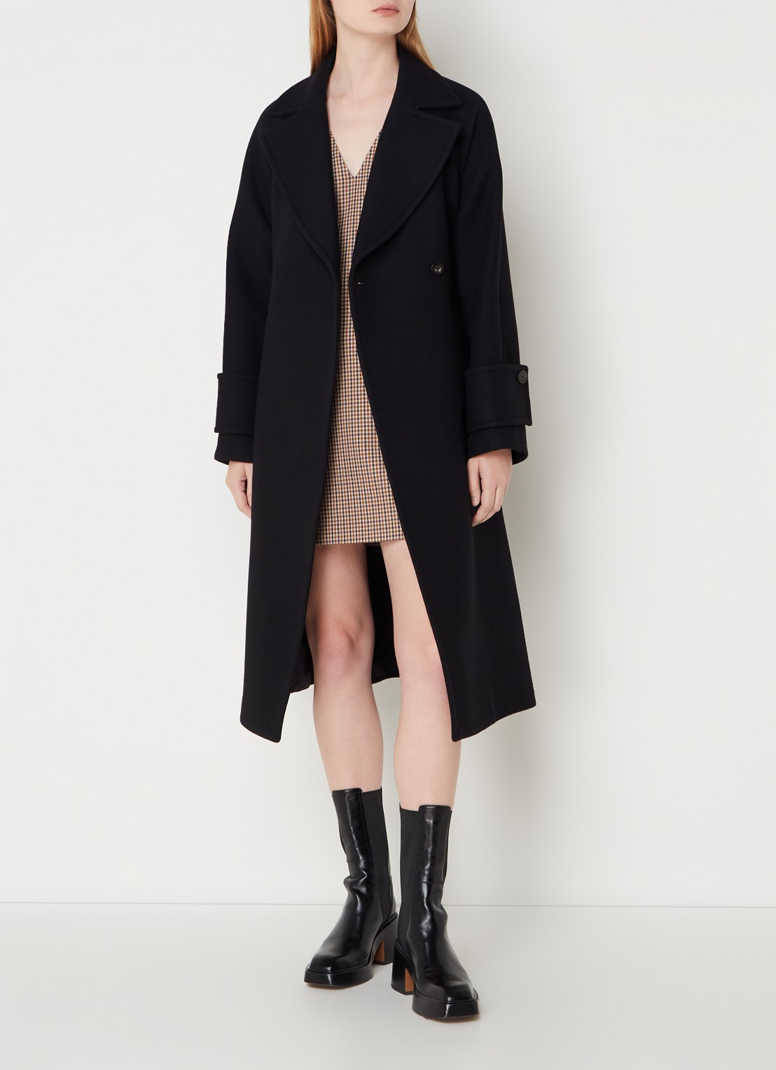Claudie Pierlot Gama double-breasted mantel in wolblend met strikceintuur - voorkant 3 zwart