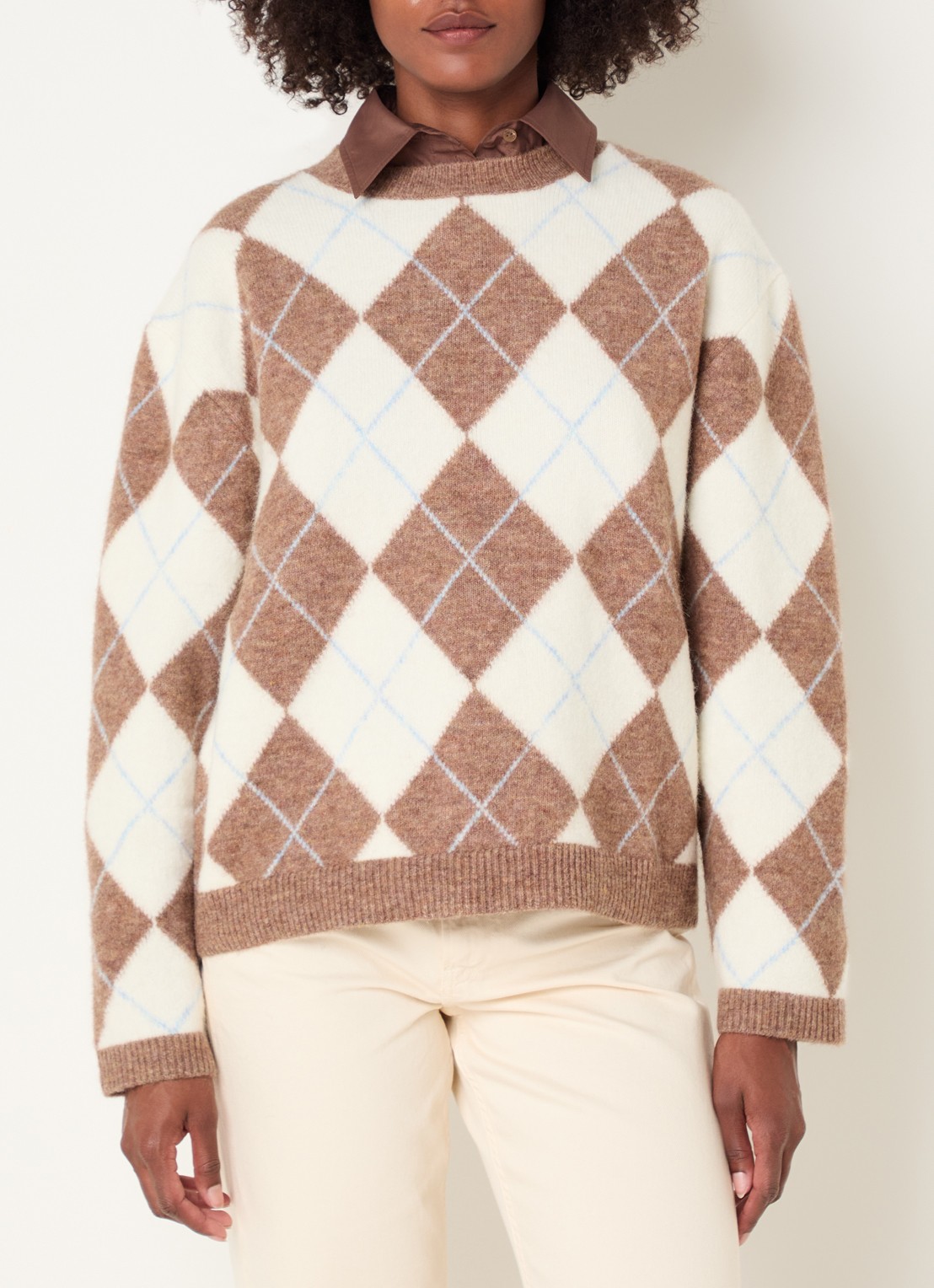 Claudie Pierlot Grofgebreide trui van wol met ronde hals - detail lichtbruin