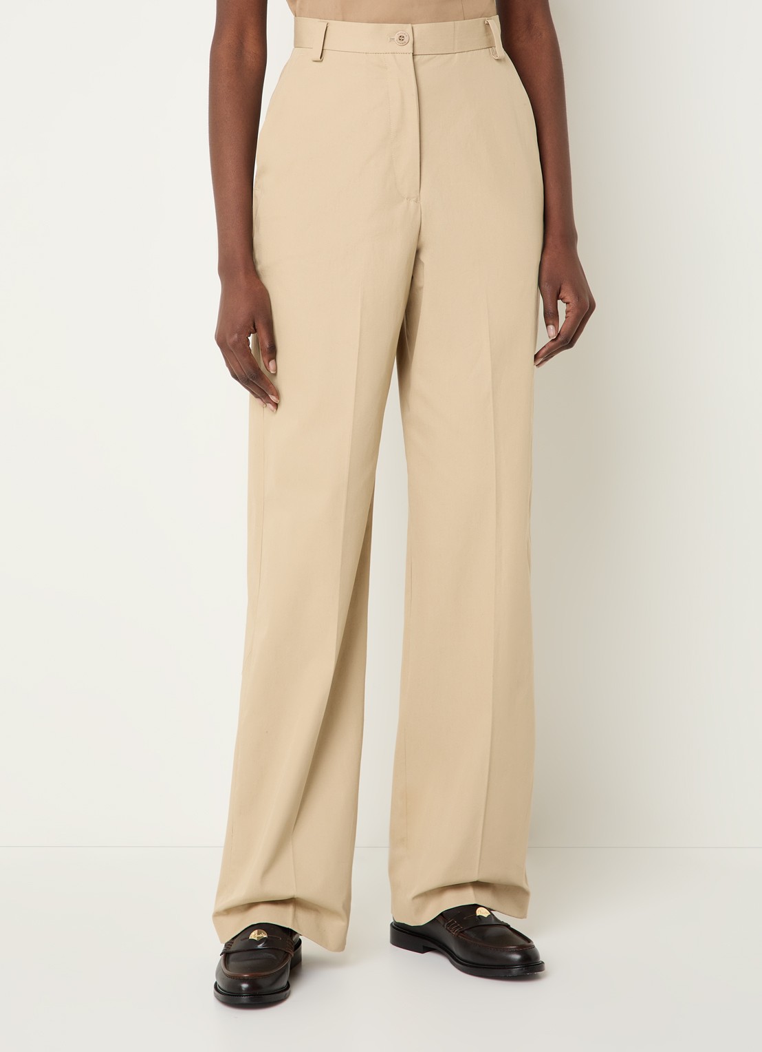 Claudie Pierlot High waist loose fit chino met paspelzakken - detail donkerbeige