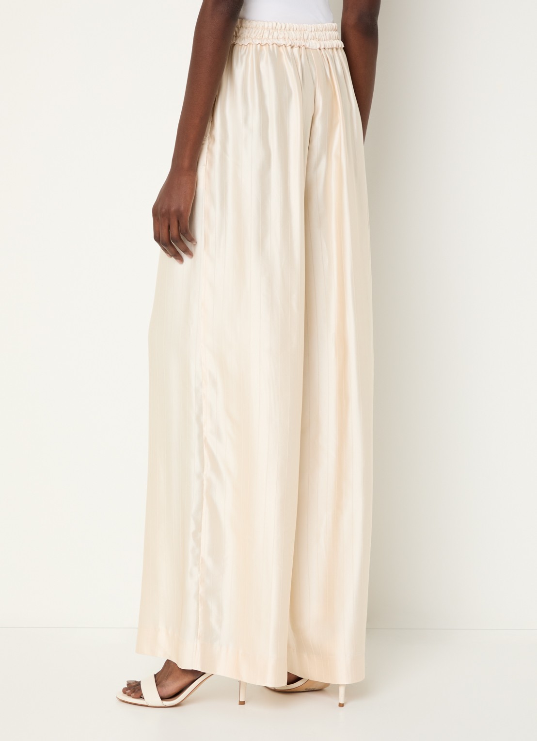 Claudie Pierlot High waist wide fit broek met metallic finish - achterkant 4 vanillegeel