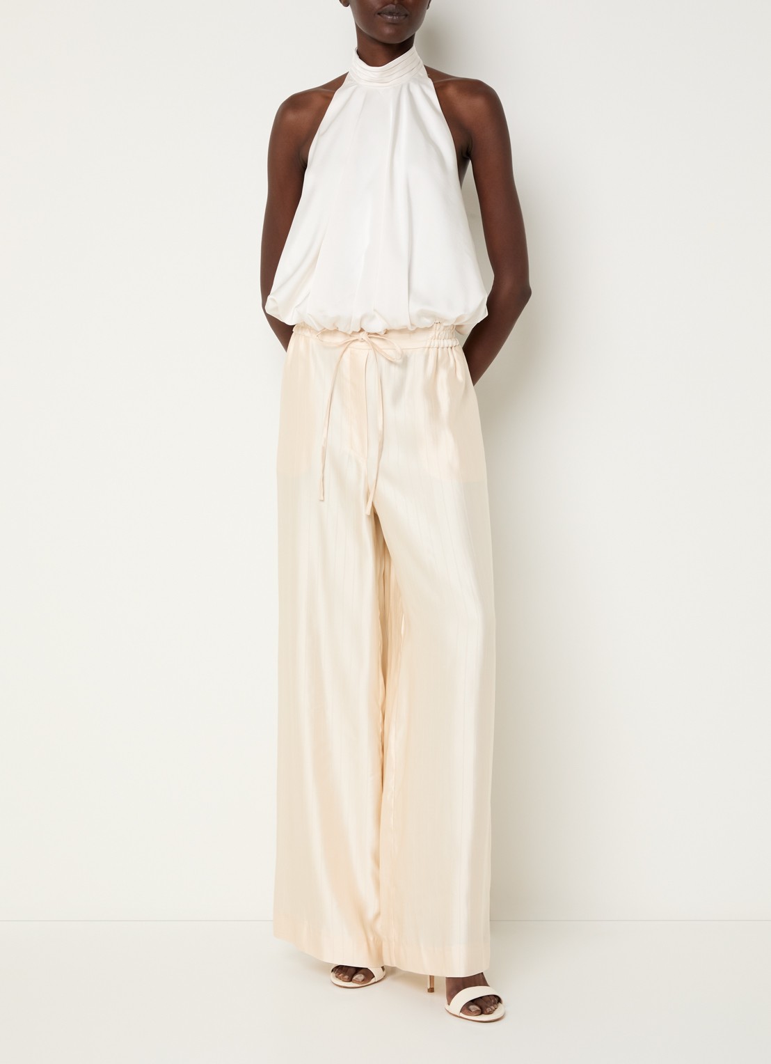 Claudie Pierlot High waist wide fit broek met metallic finish - voorkant 2 vanillegeel