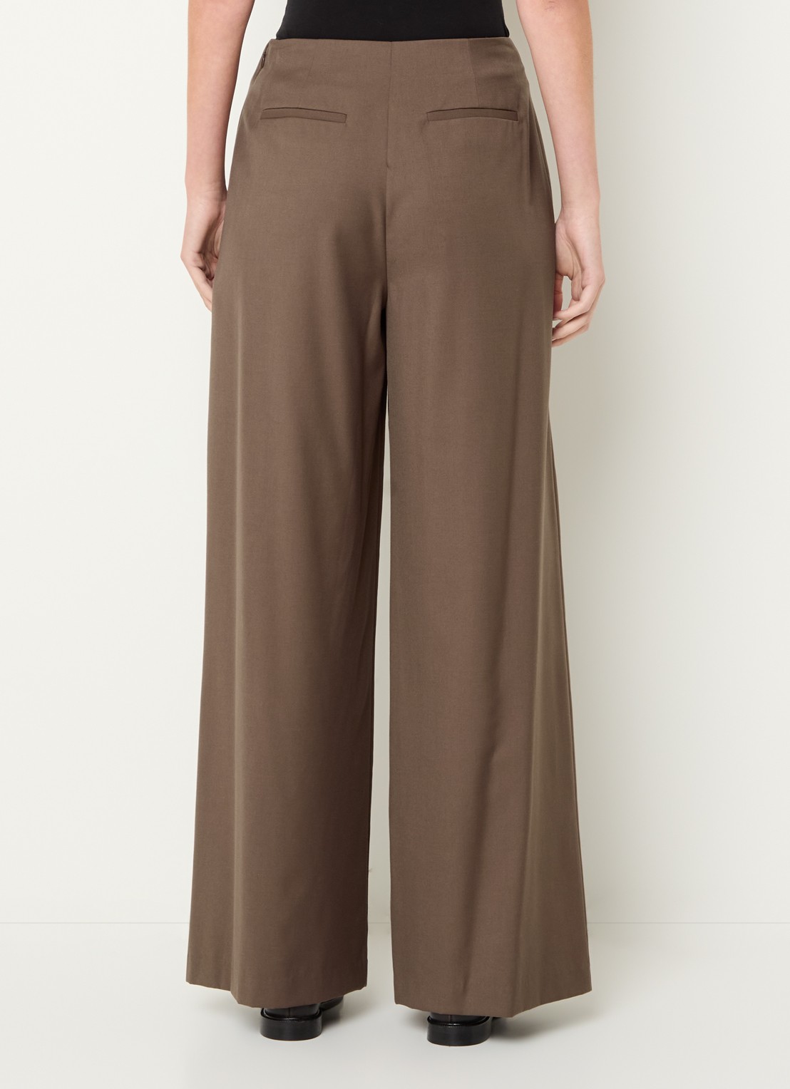 Claudie Pierlot High waist wide fit broek met plooien - achterkant 4 lichtbruin