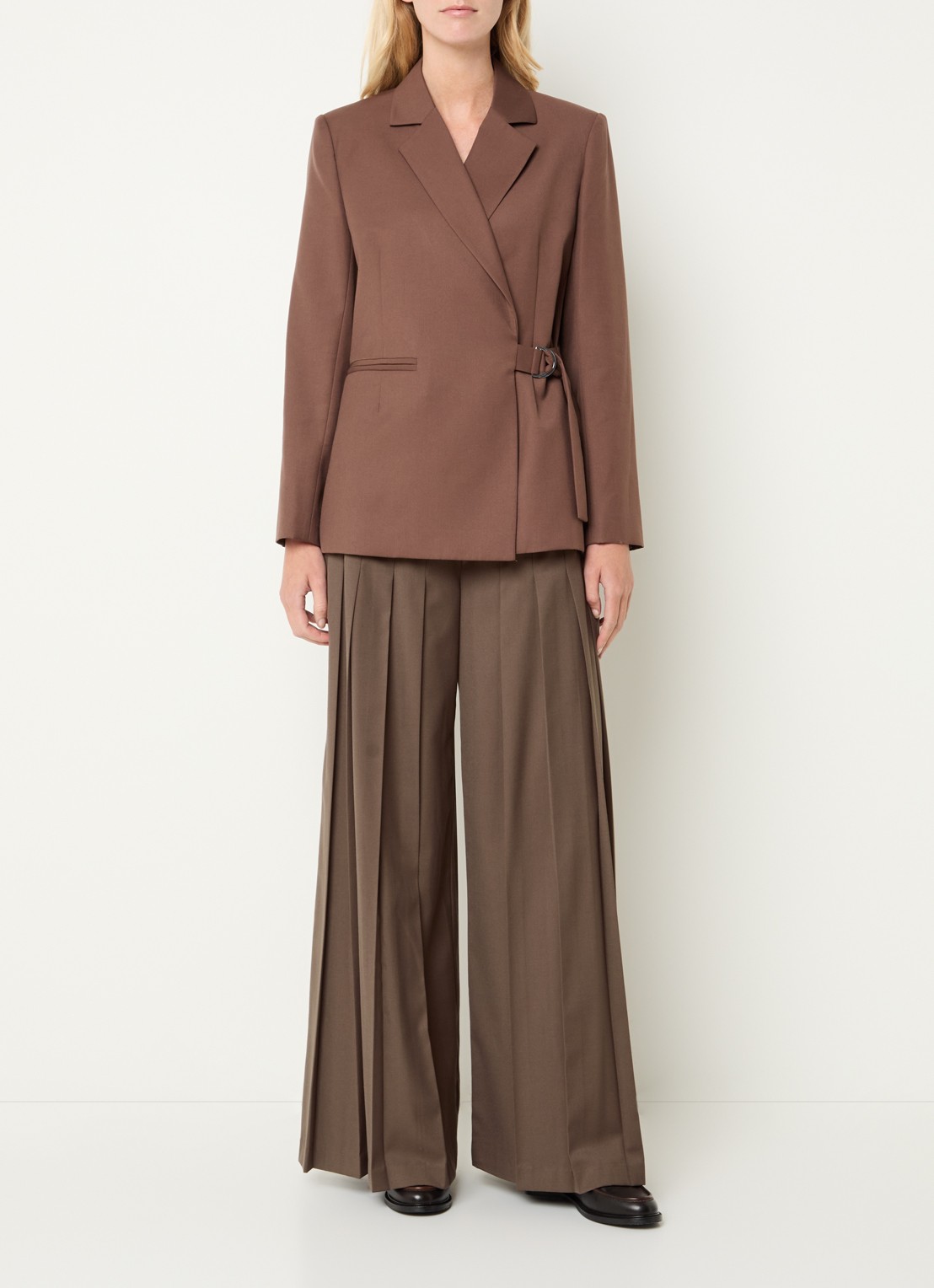 Claudie Pierlot High waist wide fit broek met plooien - voorkant 3 lichtbruin