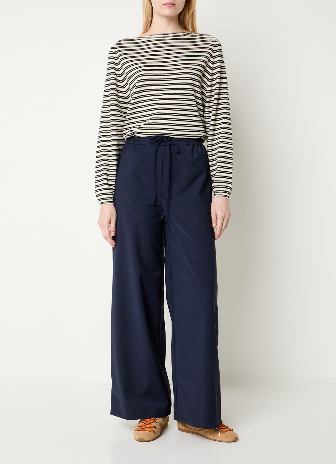 Claudie Pierlot High waist wide fit chino met steekzakken - voorkant 2 donkerblauw