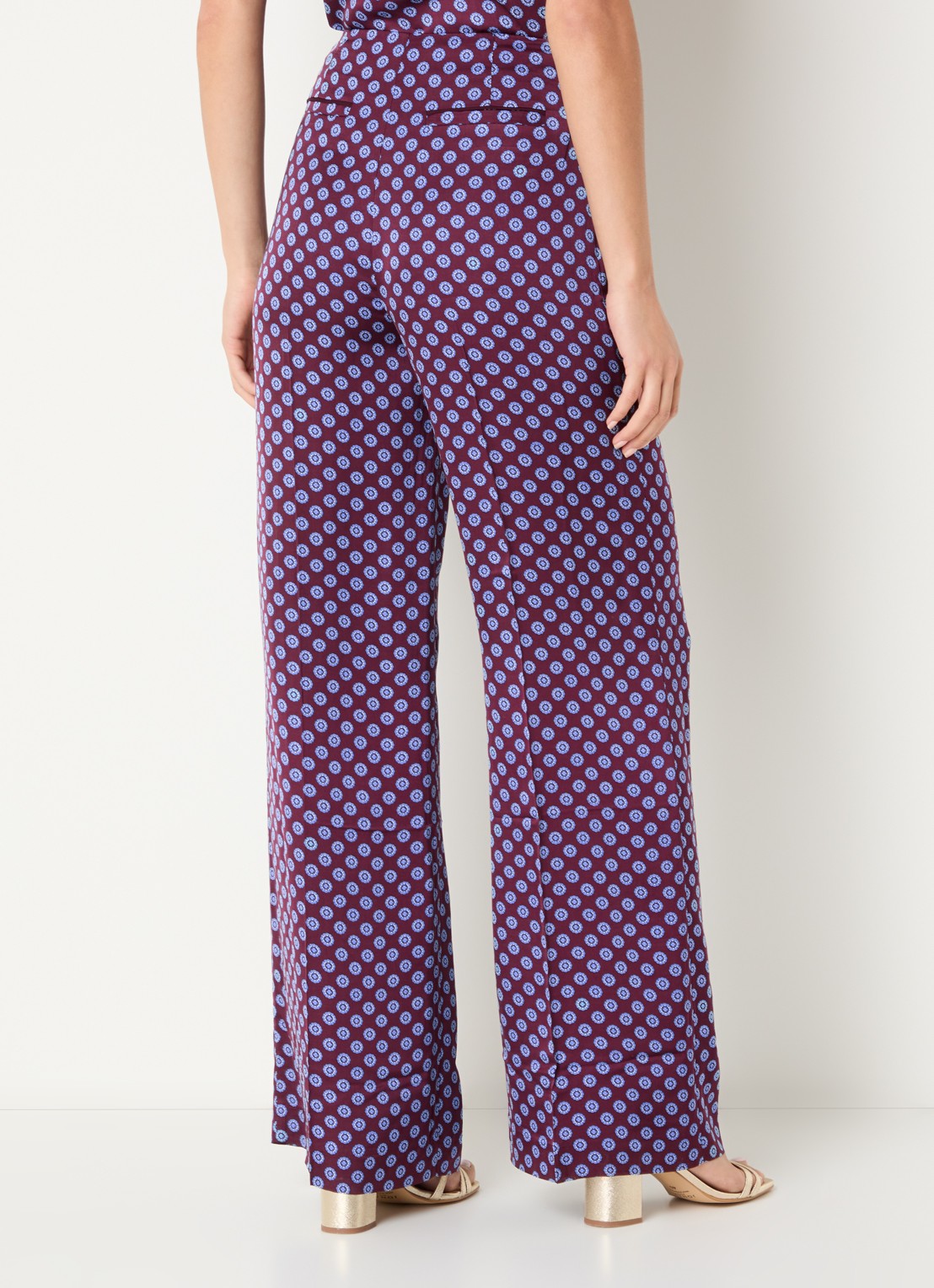 Claudie Pierlot High waist wide fit pantalon met grafische print - achterkant bordeauxrood