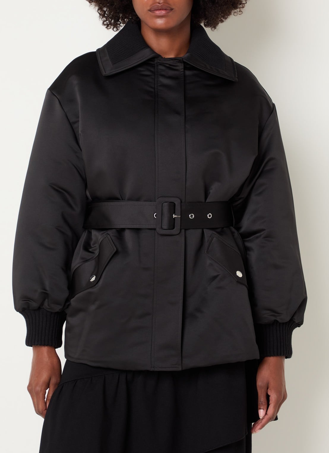 Claudie Pierlot Jack met ceintuur en steekzakken - detail zwart