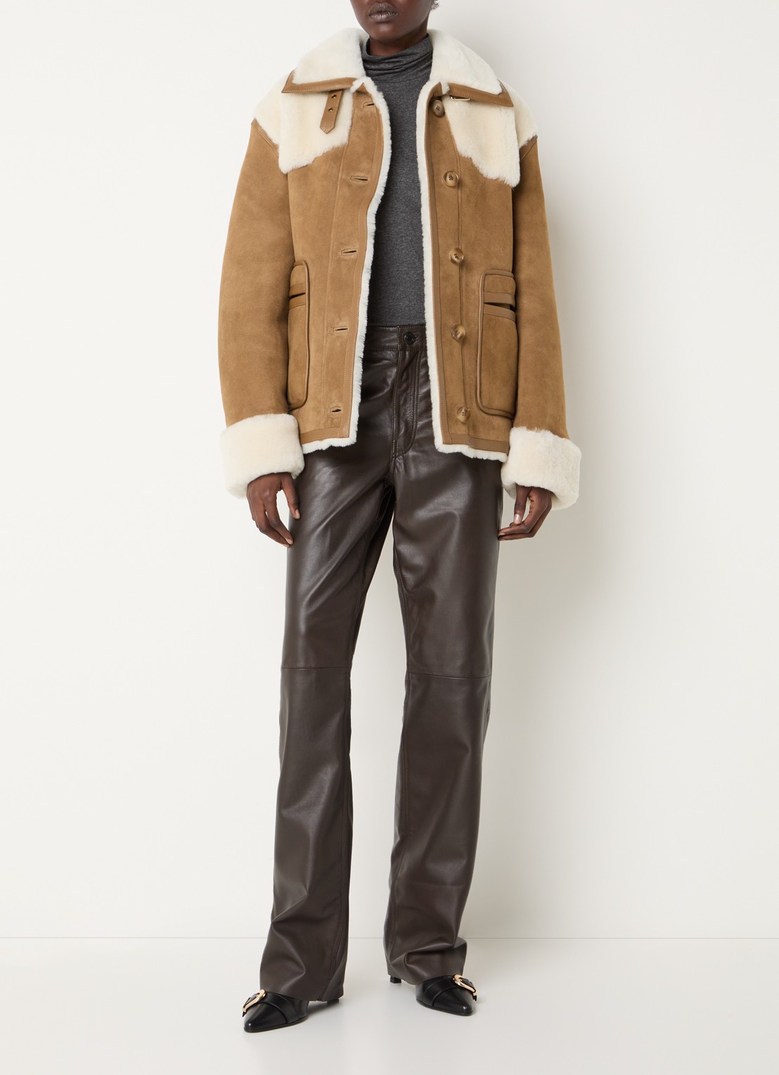 Claudie Pierlot Lammy coat van schapensuède met opgestikte zakken - voorkant 3 camel