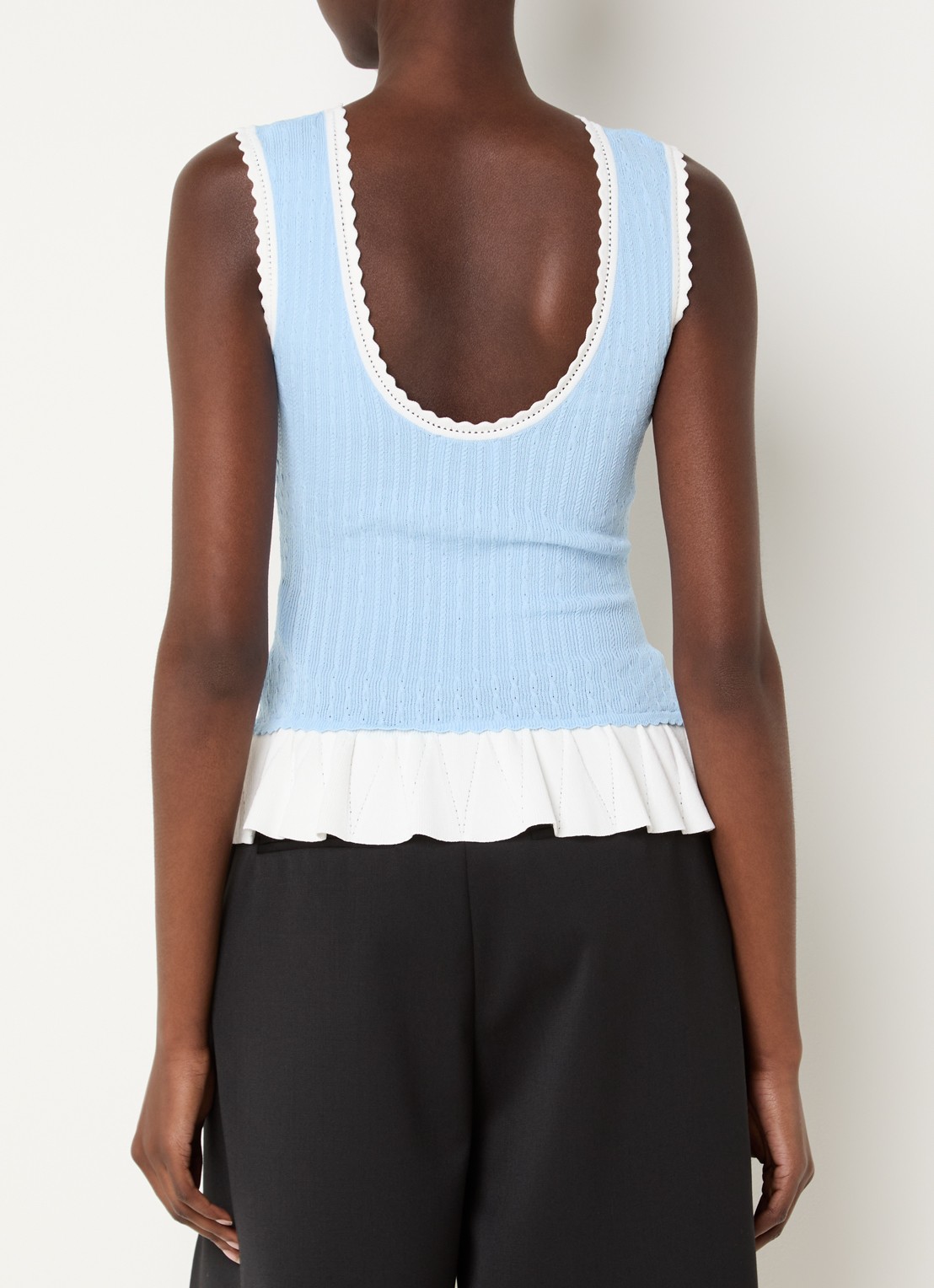 Claudie Pierlot Majo kabelgebreide tanktop met volant - achterkant lichtblauw