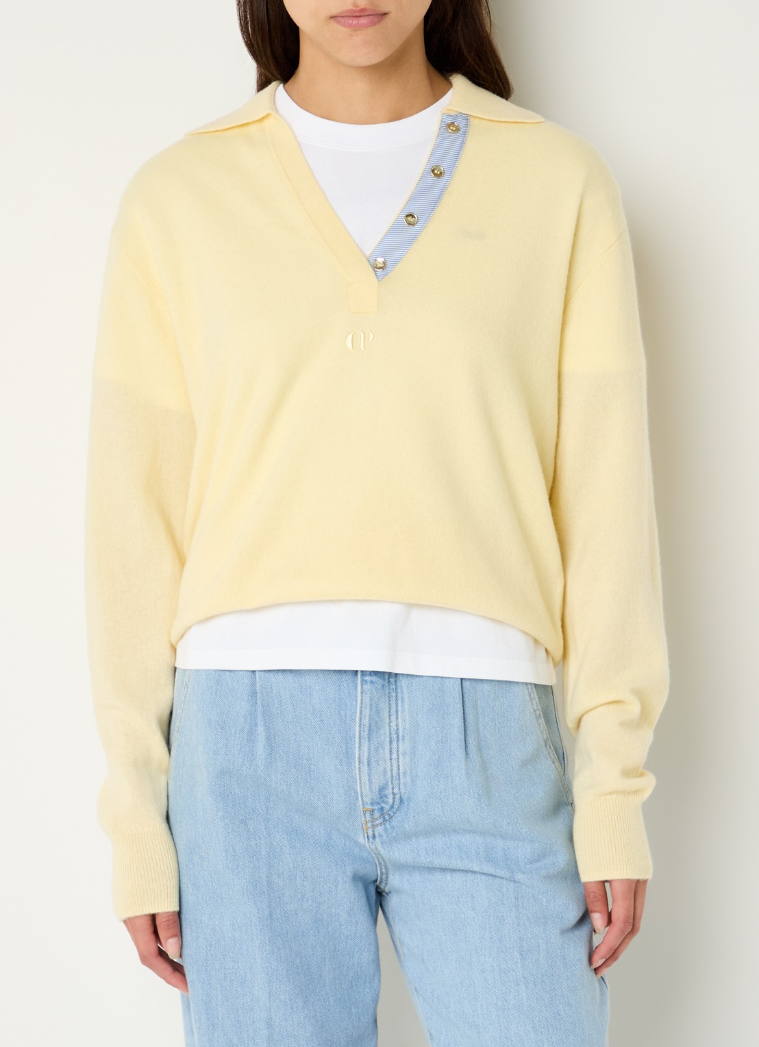 Claudie Pierlot Maloute fijngebreide pullover in kasjmierblend - detail vanillegeel