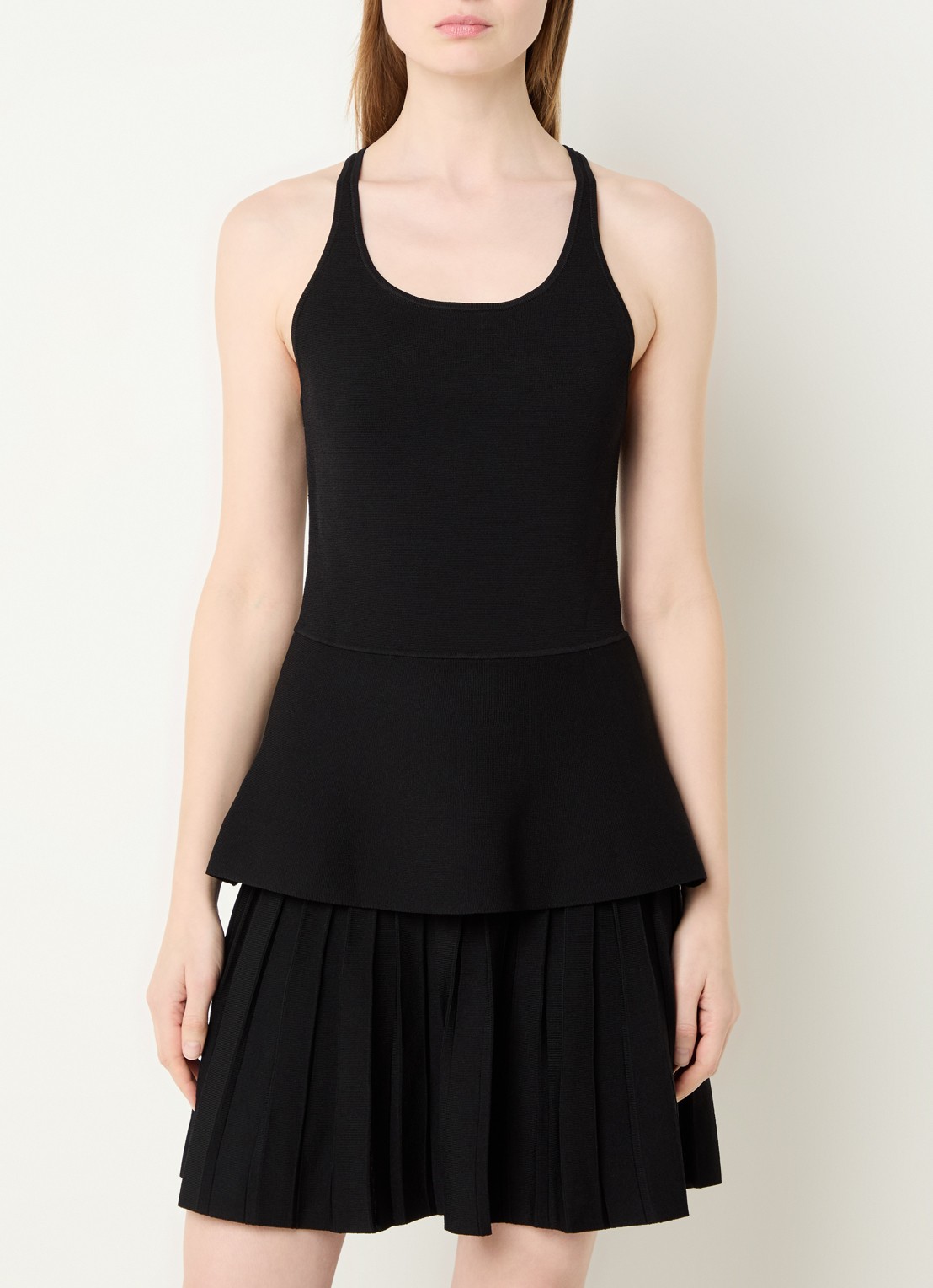 Claudie Pierlot Manuci fijngebreide mini jurk met peplum en plissé - detail 2 zwart