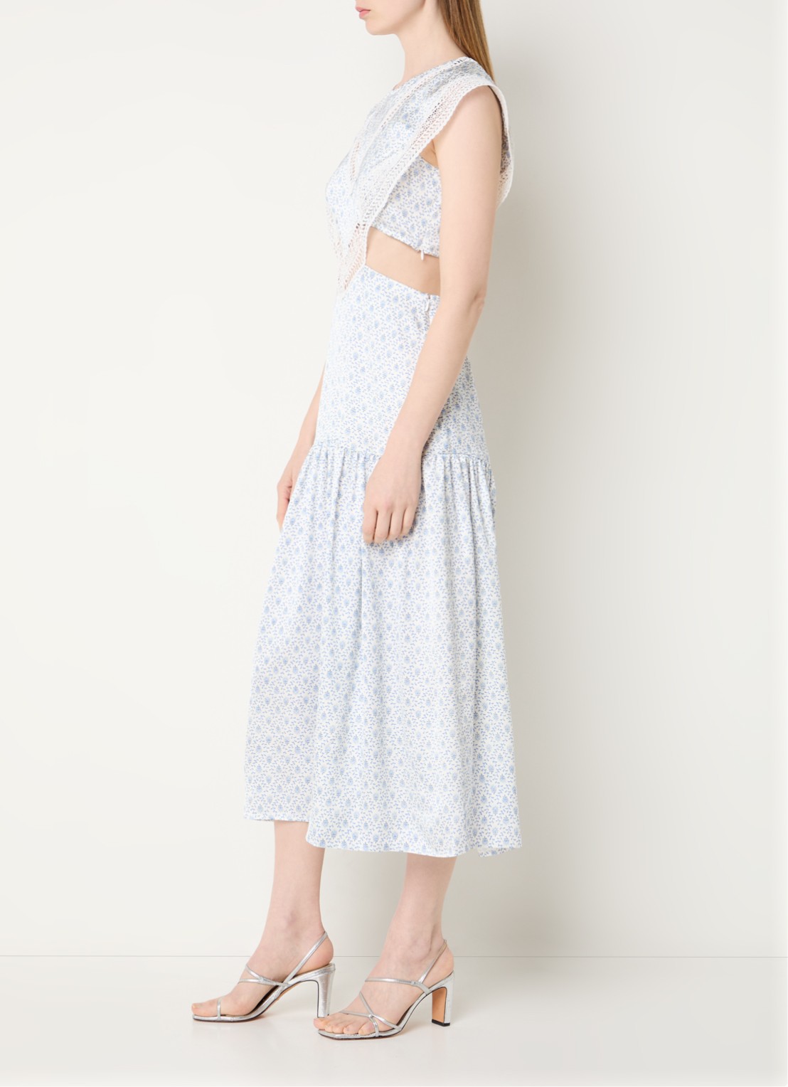 Claudie Pierlot Midi jurk met cut-out detail en broderie - voorkant 3 lichtblauw
