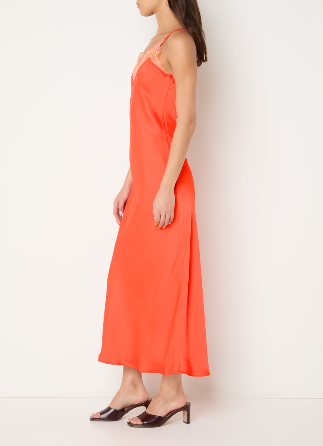 Claudie Pierlot Midi jurk van satijn - achterkant koraalrood