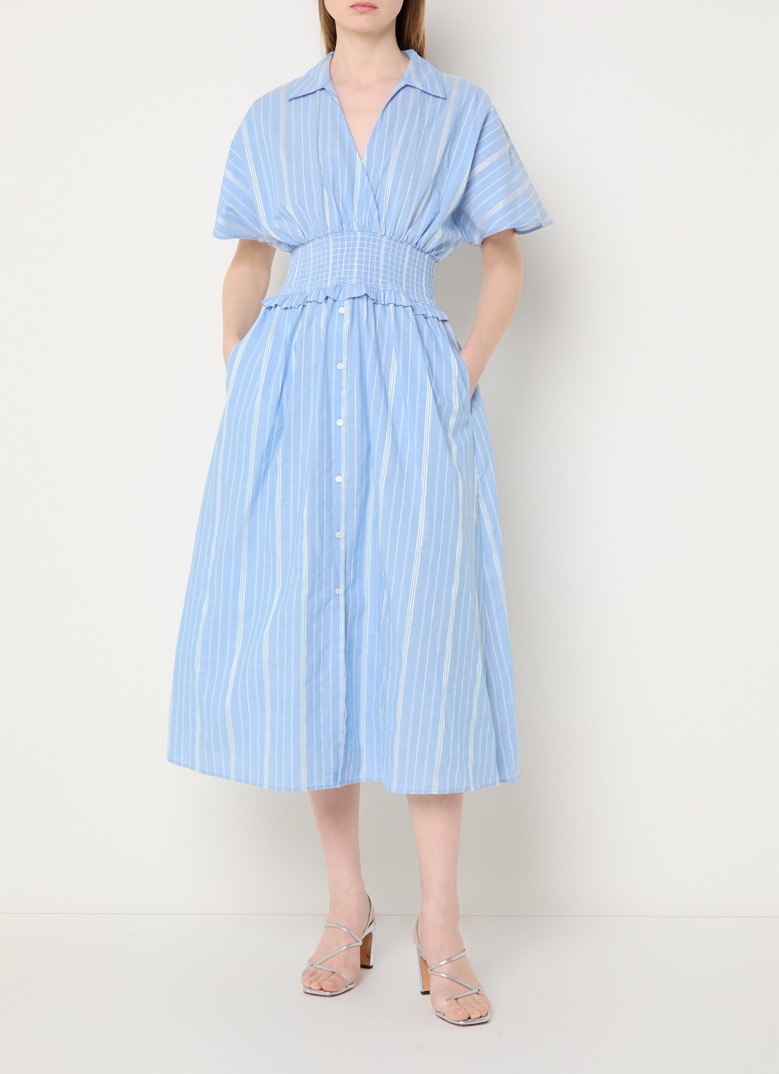Claudie Pierlot Midi tuniekjurk met streepprint en smockwerk - detail 2 lichtblauw