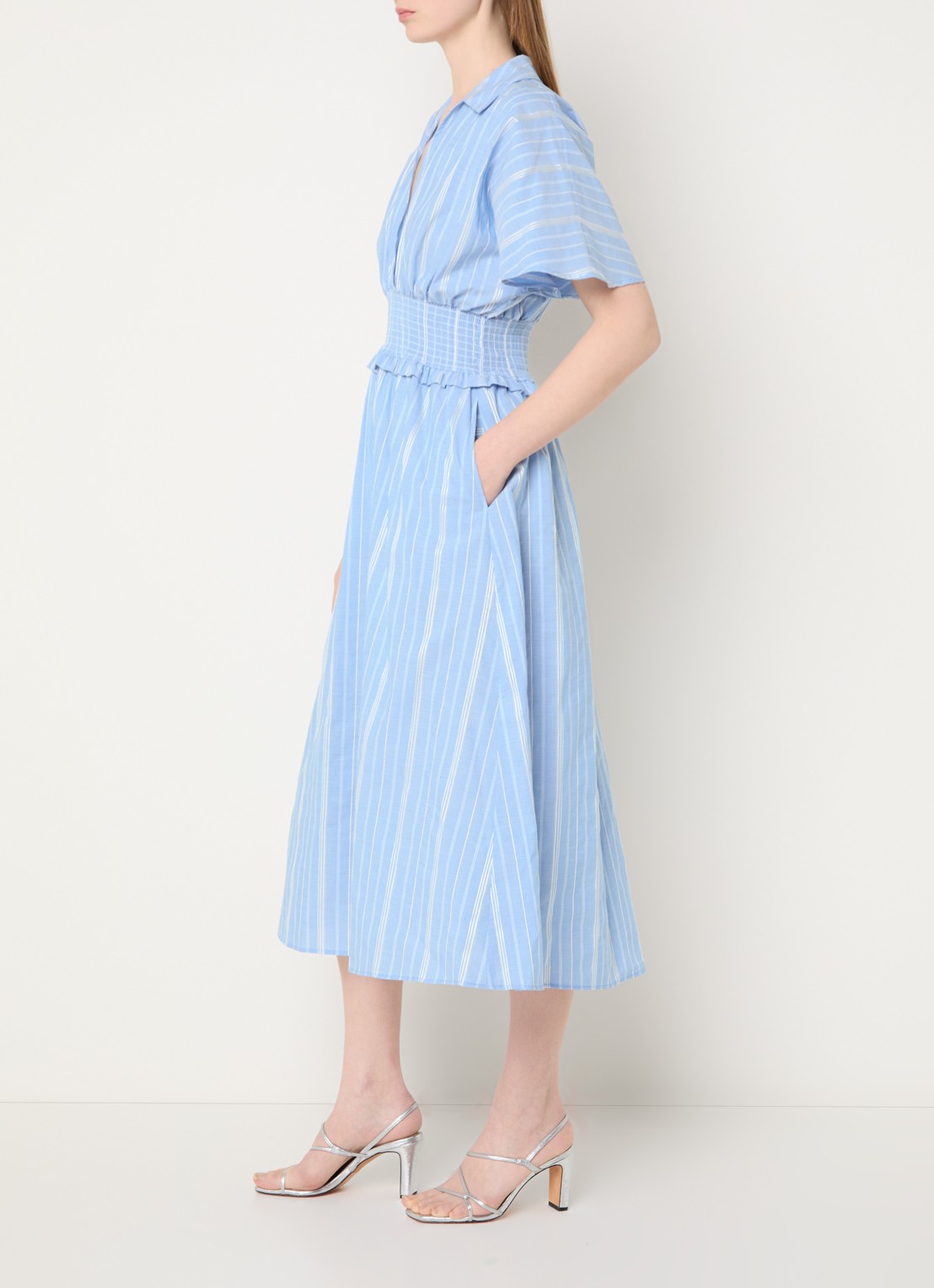 Claudie Pierlot Midi tuniekjurk met streepprint en smockwerk - voorkant 4 lichtblauw