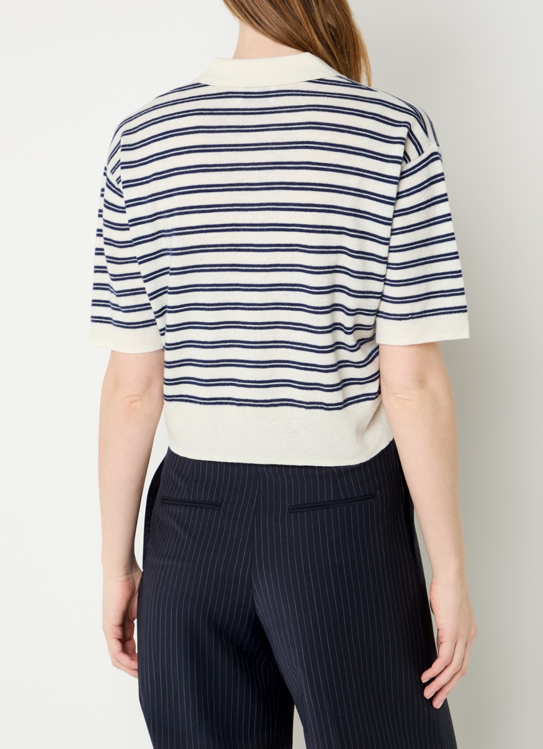 Claudie Pierlot Millys fijngebreide polo van wol met streepprint - achterkant 4 gebroken wit