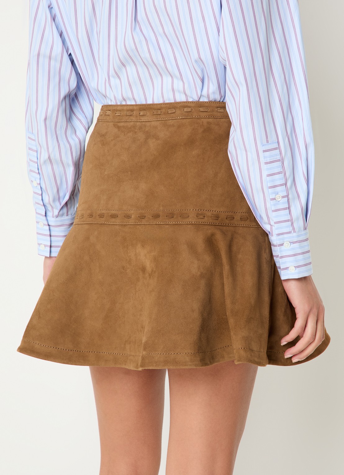 Claudie Pierlot Mini A-lijn rok van geitensuède - achterkant 3 camel
