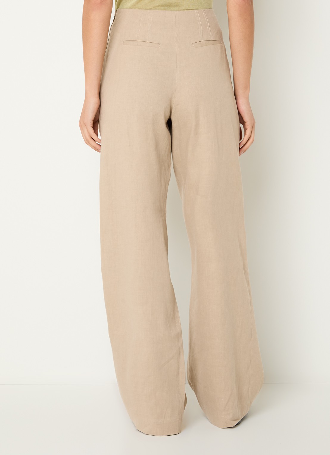 Claudie Pierlot Paulin high waist wide fit pantalon in linnenblend met sierknopen - achterkant beige