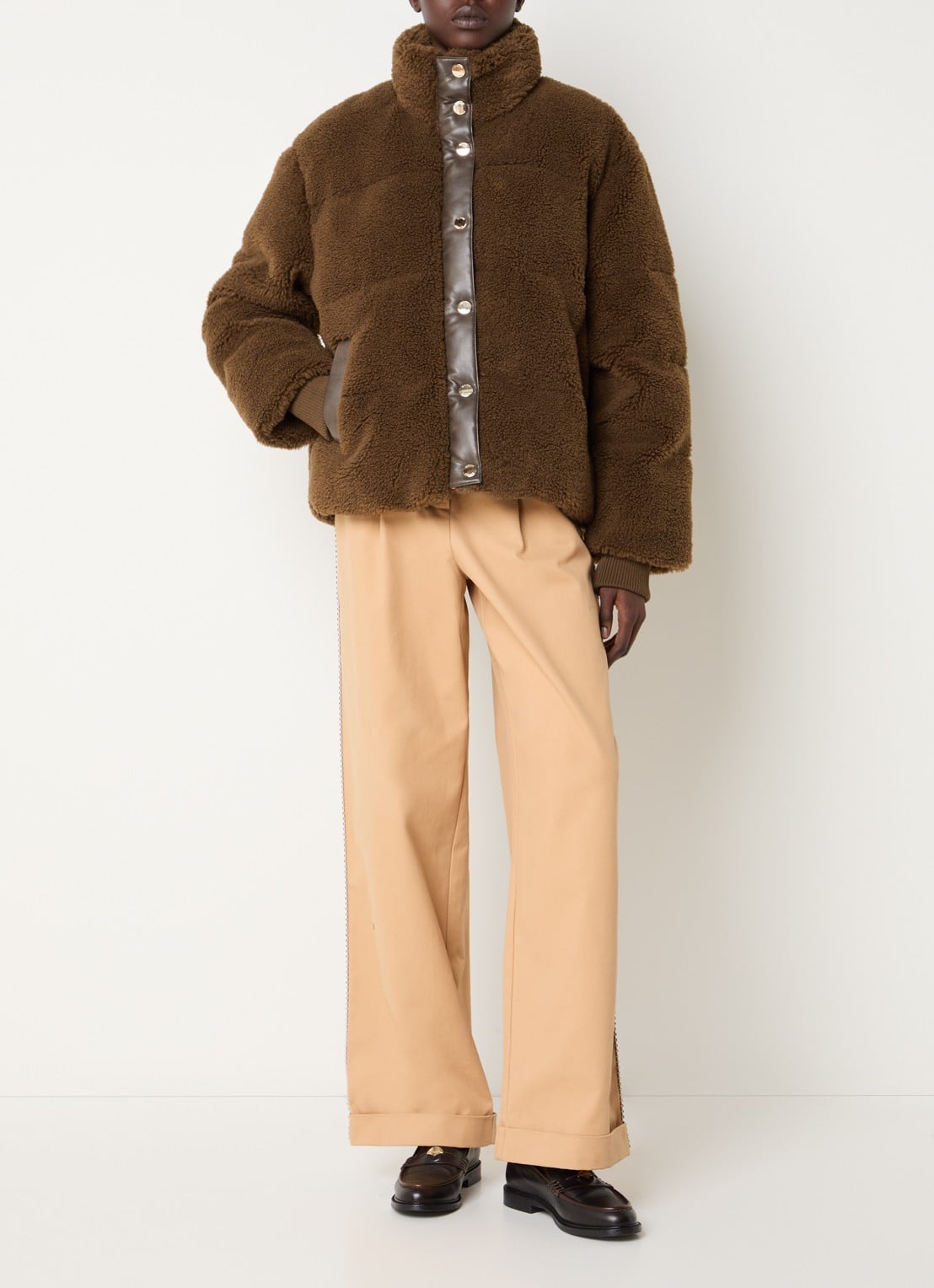 Claudie Pierlot Puffer jack van teddy met steekzakken - voorkant 4 bruin