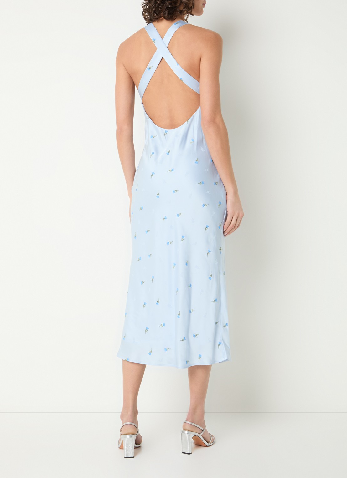 Claudie Pierlot Rency midi jurk van satijn met bloemenprint en rugdecolleté - voorkant 4 lichtblauw
