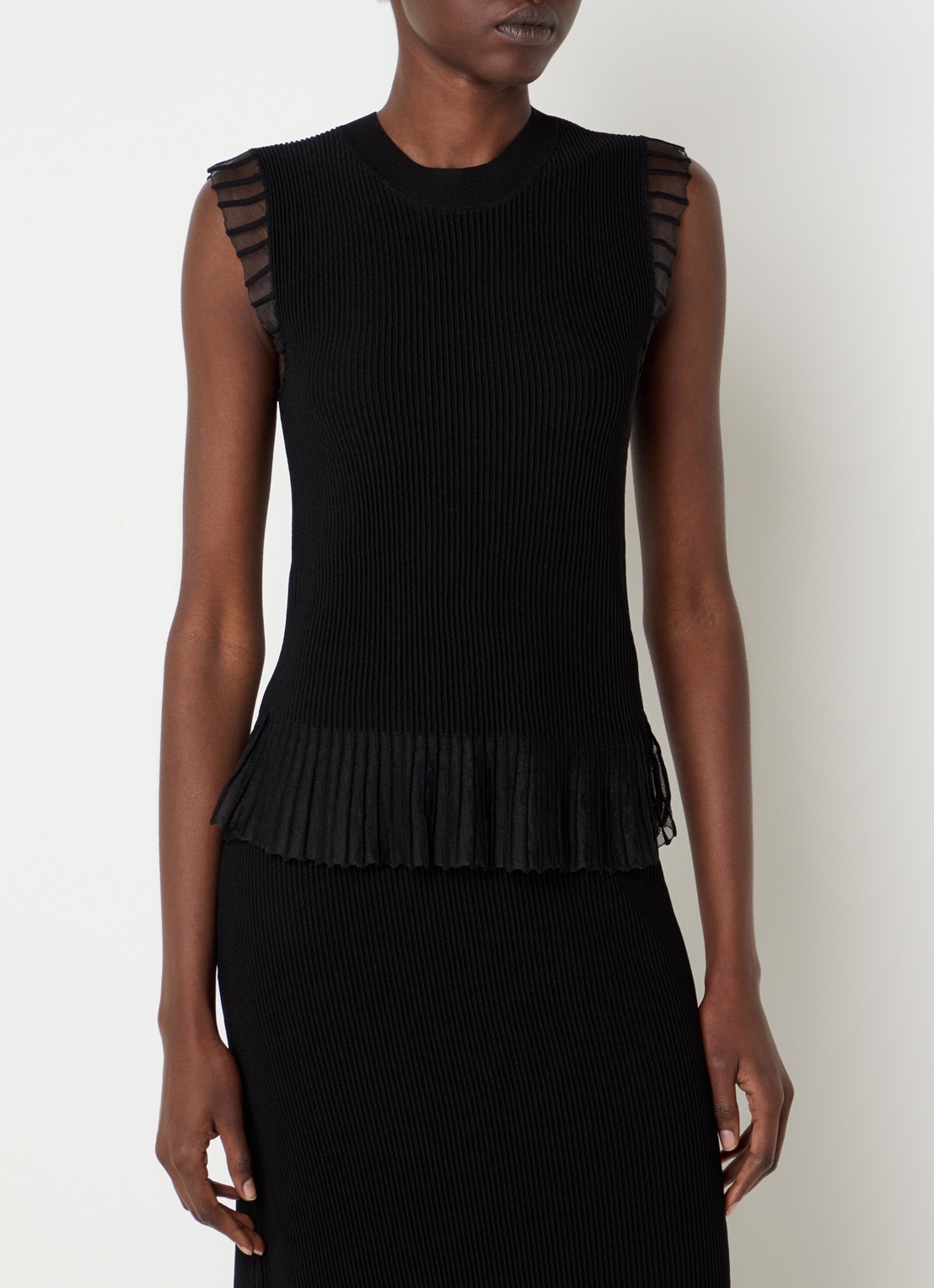 Claudie Pierlot Ribgebreide top met volant en details van mesh - detail 4 zwart