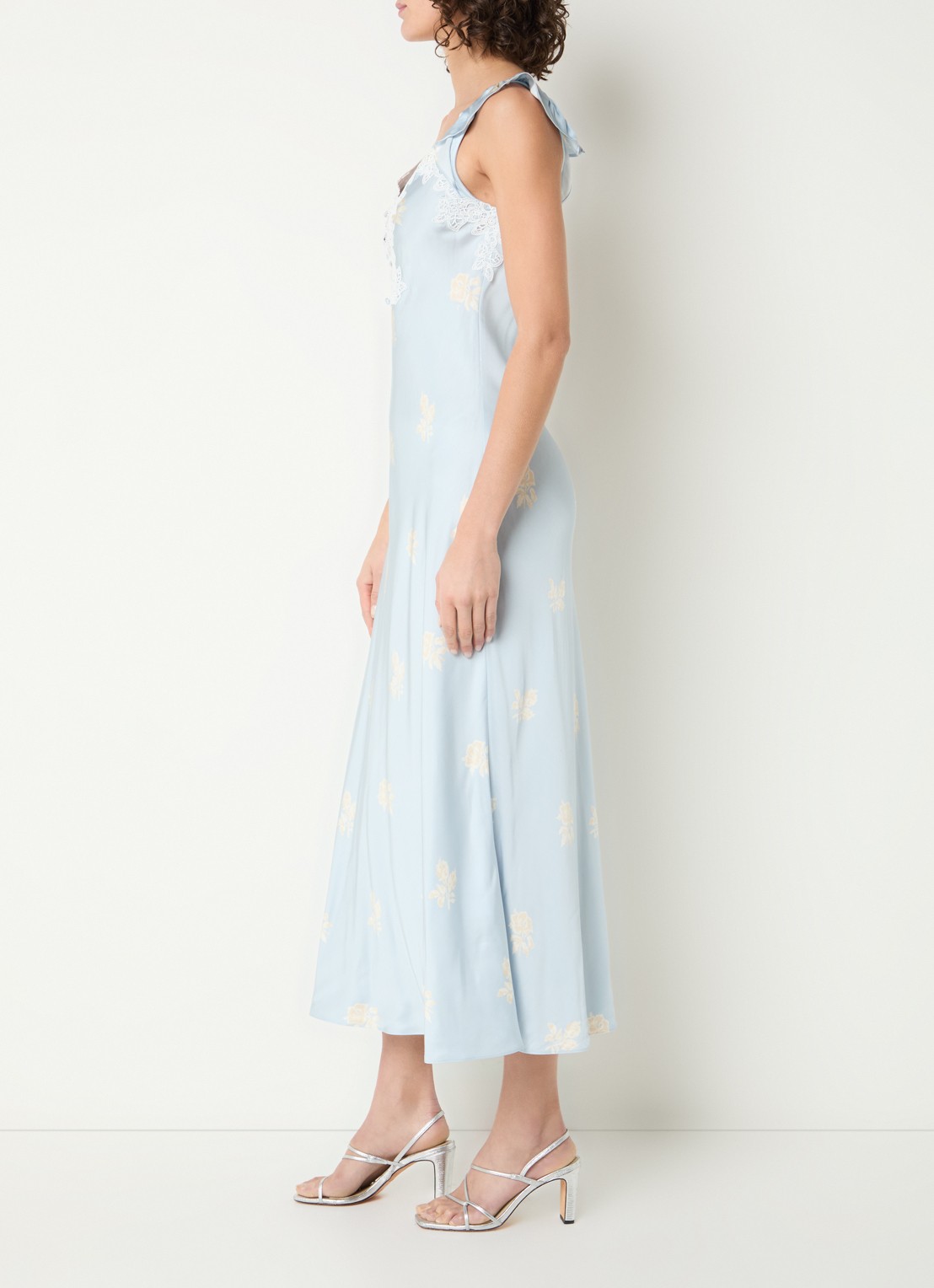 Claudie Pierlot Romance midi jurk van satijn met details van kant - voorkant 4 lichtblauw