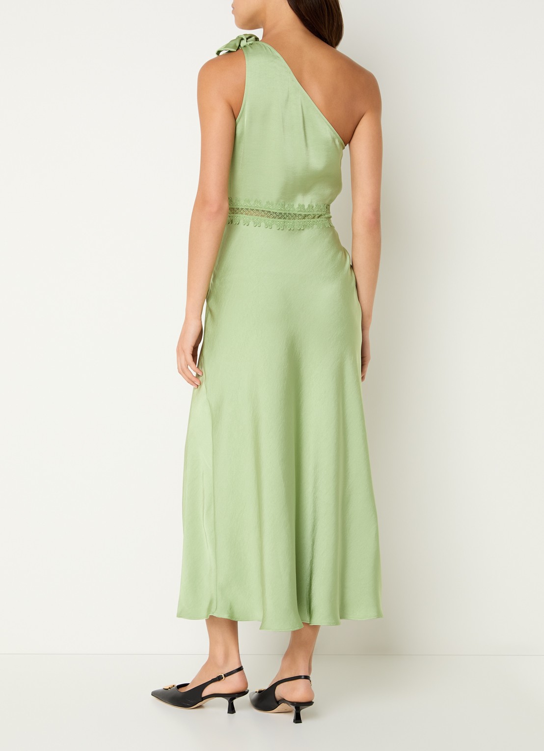 Claudie Pierlot Rosalia midi jurk met asymmetrische hals en details van kant - achterkant groen